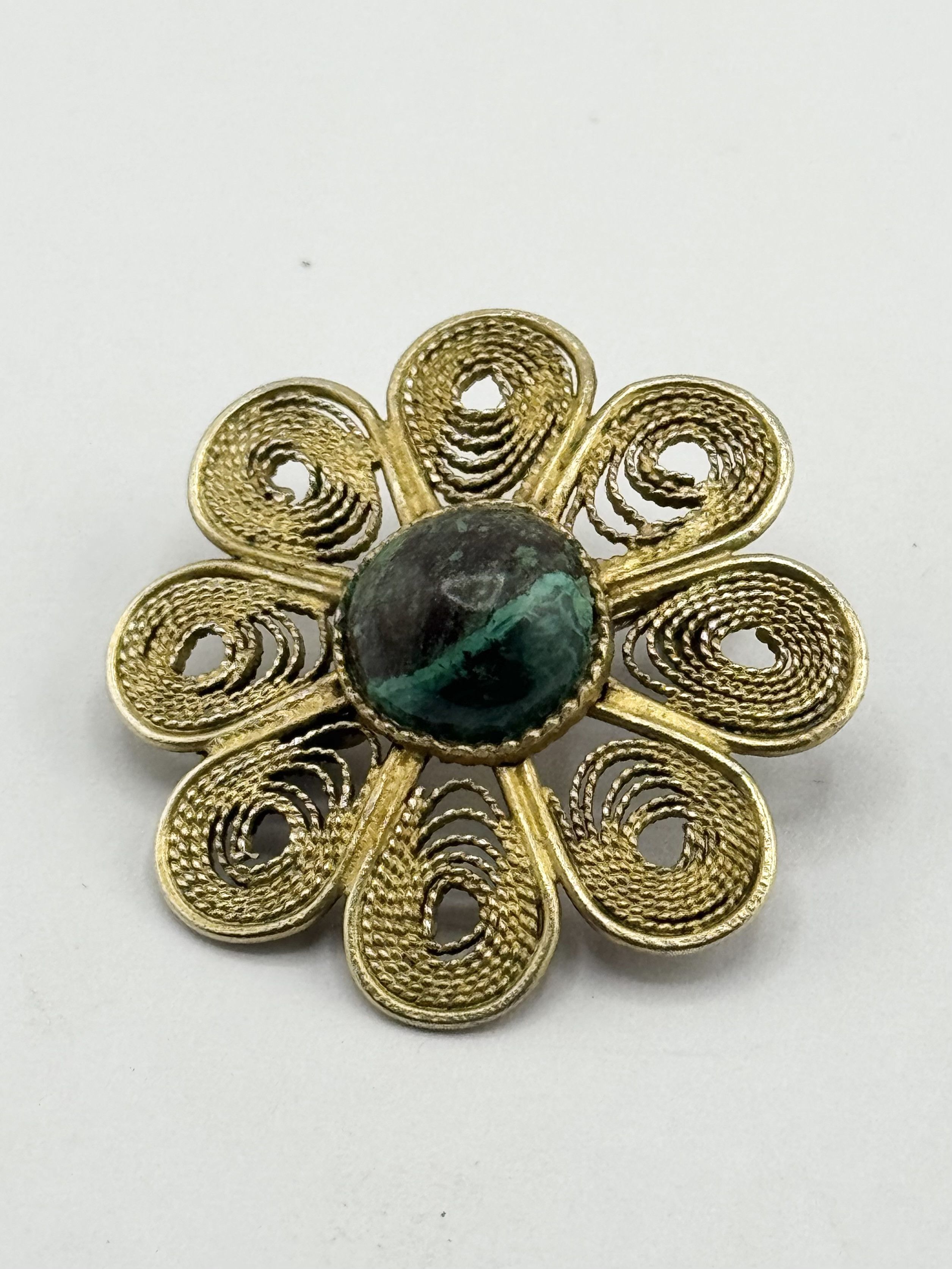 Vintage Vintage green tourmaline stone filigree flower brooch pin Size ONE SIZE - 2 Thumbnail