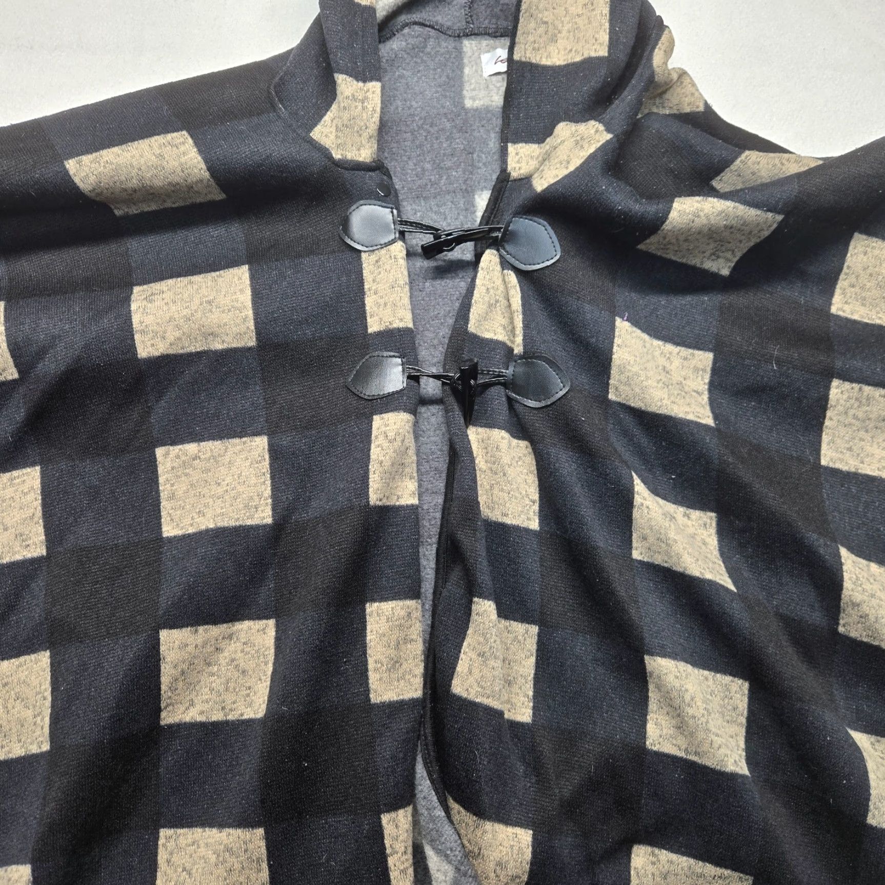 Vintage Le Moda Cape Poncho Women's One Size Black Brown Plaid Fleece Full Zip Pockets Capes Jacket Women's One Size Black Plaid Fleece Full Zip Pockets Size ONE SIZE - 2 Thumbnail