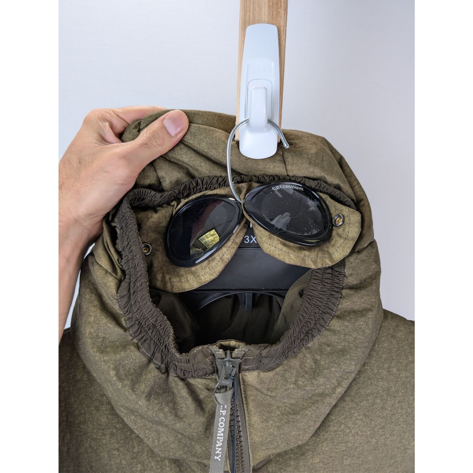 C.P. Company o1rshd1 Co-Ted Goggle down jacket in olive green Size US S / EU 44-46 / 1 - 7 Thumbnail
