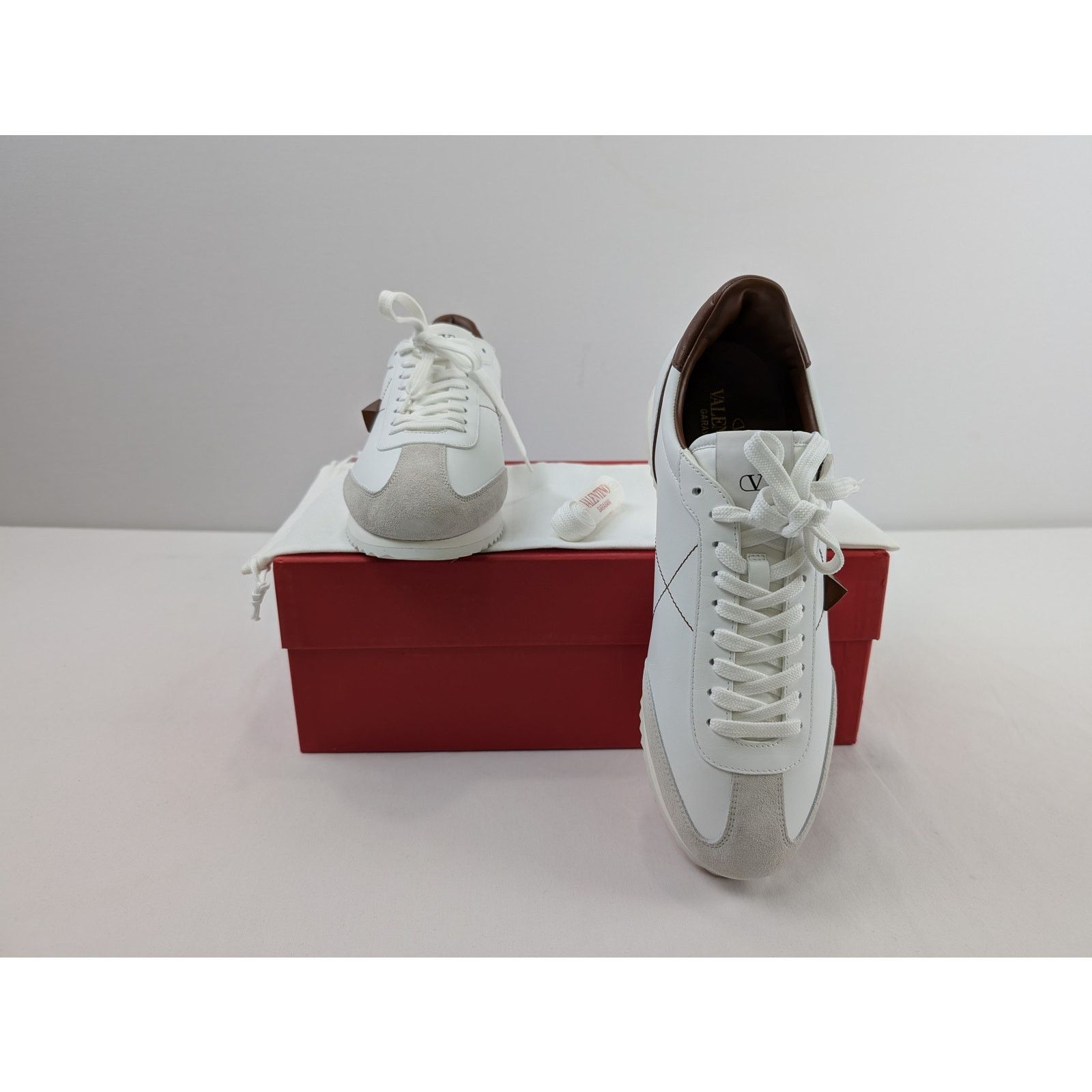 Valentino o1rshd1 Stud-around Sneakers in Leather in White Size US 11 / EU 44 - 17 Thumbnail