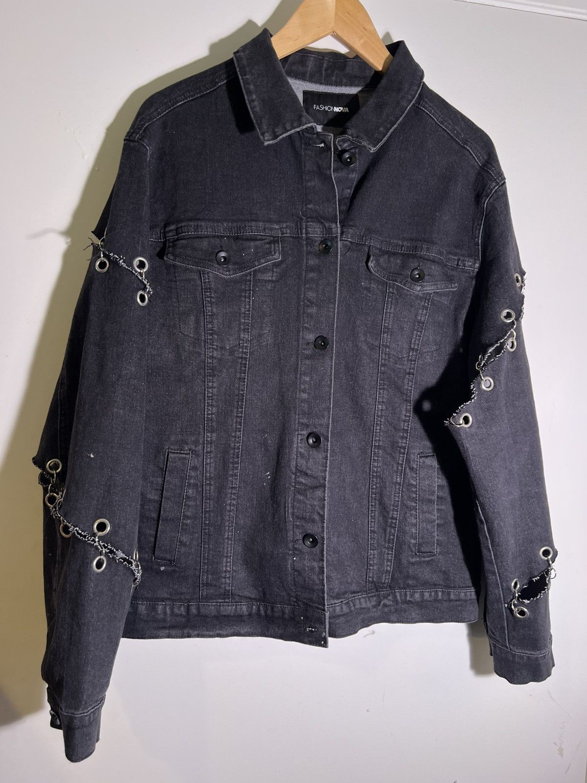 Fashion Nova Fashion Nova Men’s Black Denim Grommet Chain Goth Emo Jacket Size US L / EU 52-54 / 3 - 1 Thumbnail
