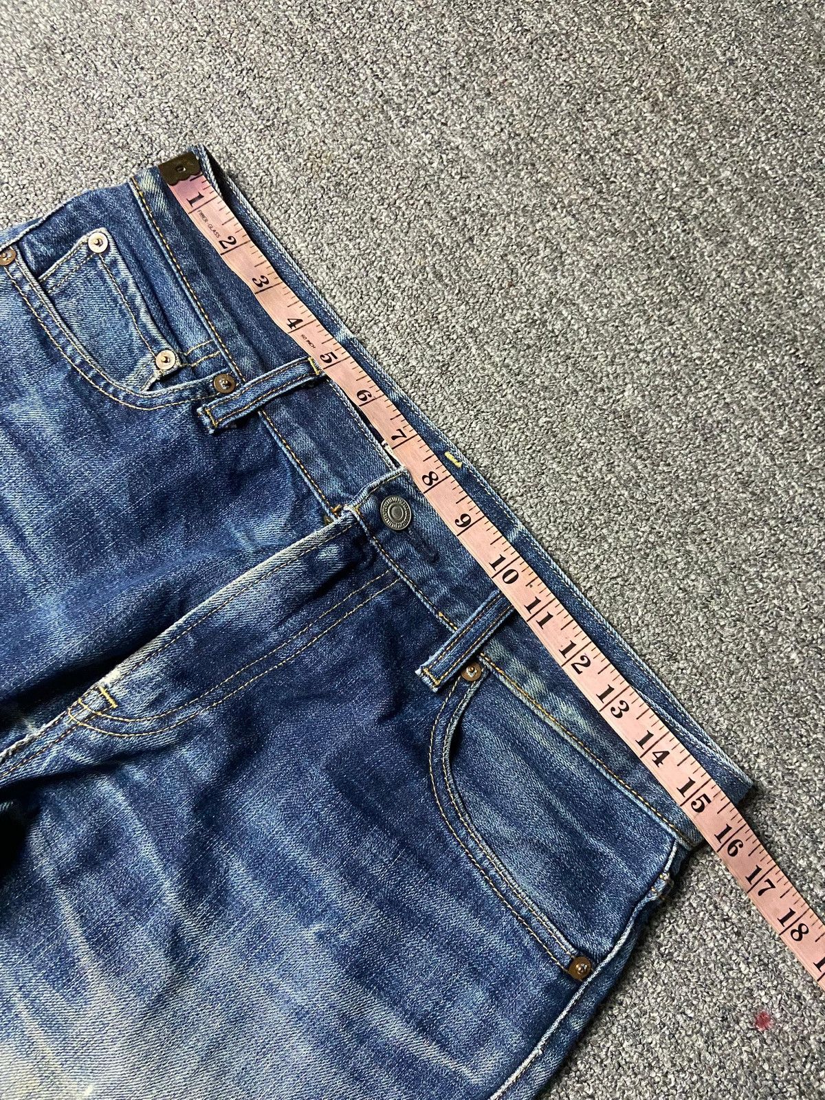 Uniqlo Uniqlo Distressed Ripped Denim Jeans (164) Size US 31 - 5 Thumbnail