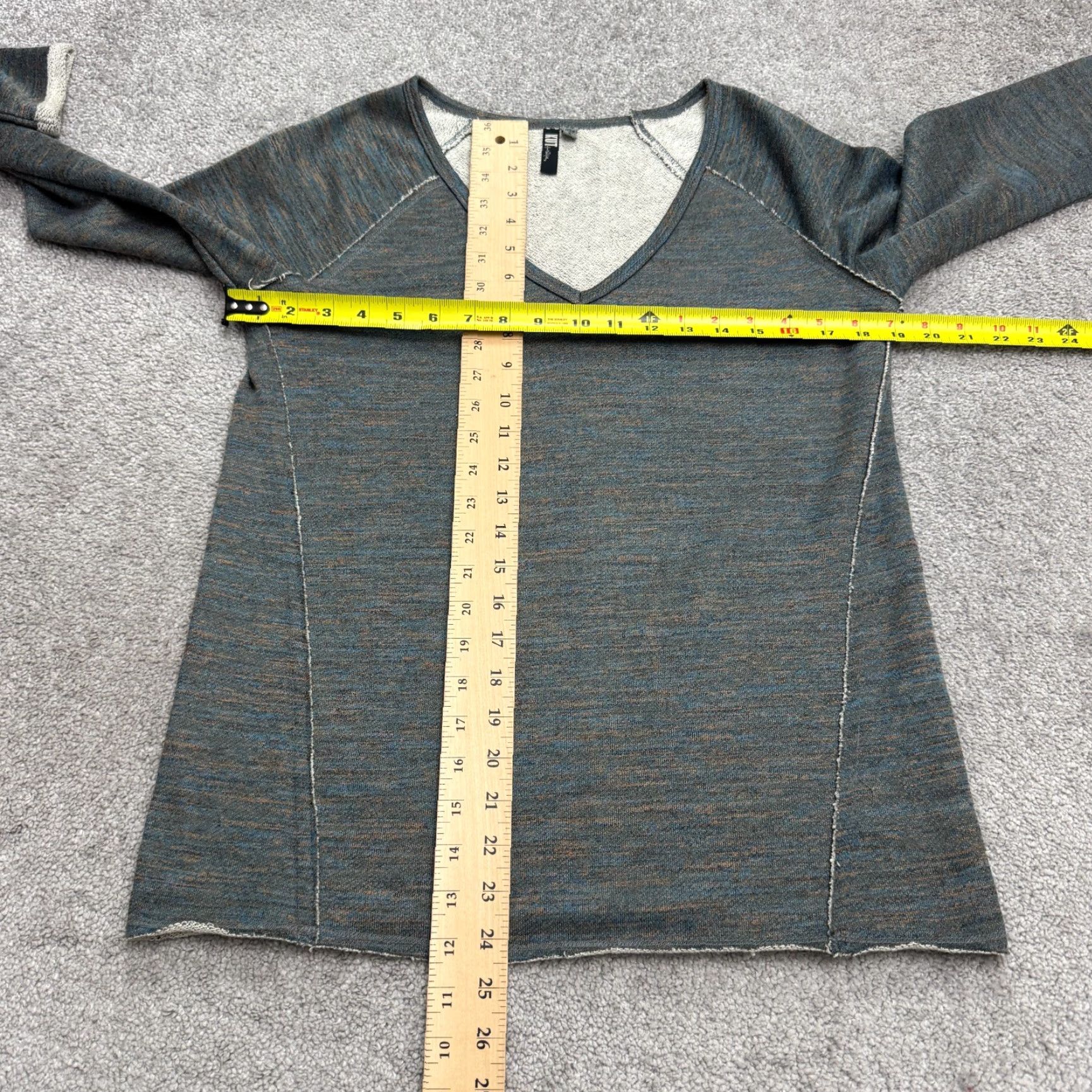 Vintage KUT from the Kloth Pullover Sweatshirt Womens Small Blue Heather V-Neck Raglan Sleeve, Logo, Breathable, Lightweight, Fleece, Cotton Blend, Solid Size S / US 4 / IT 40 - 7 Thumbnail