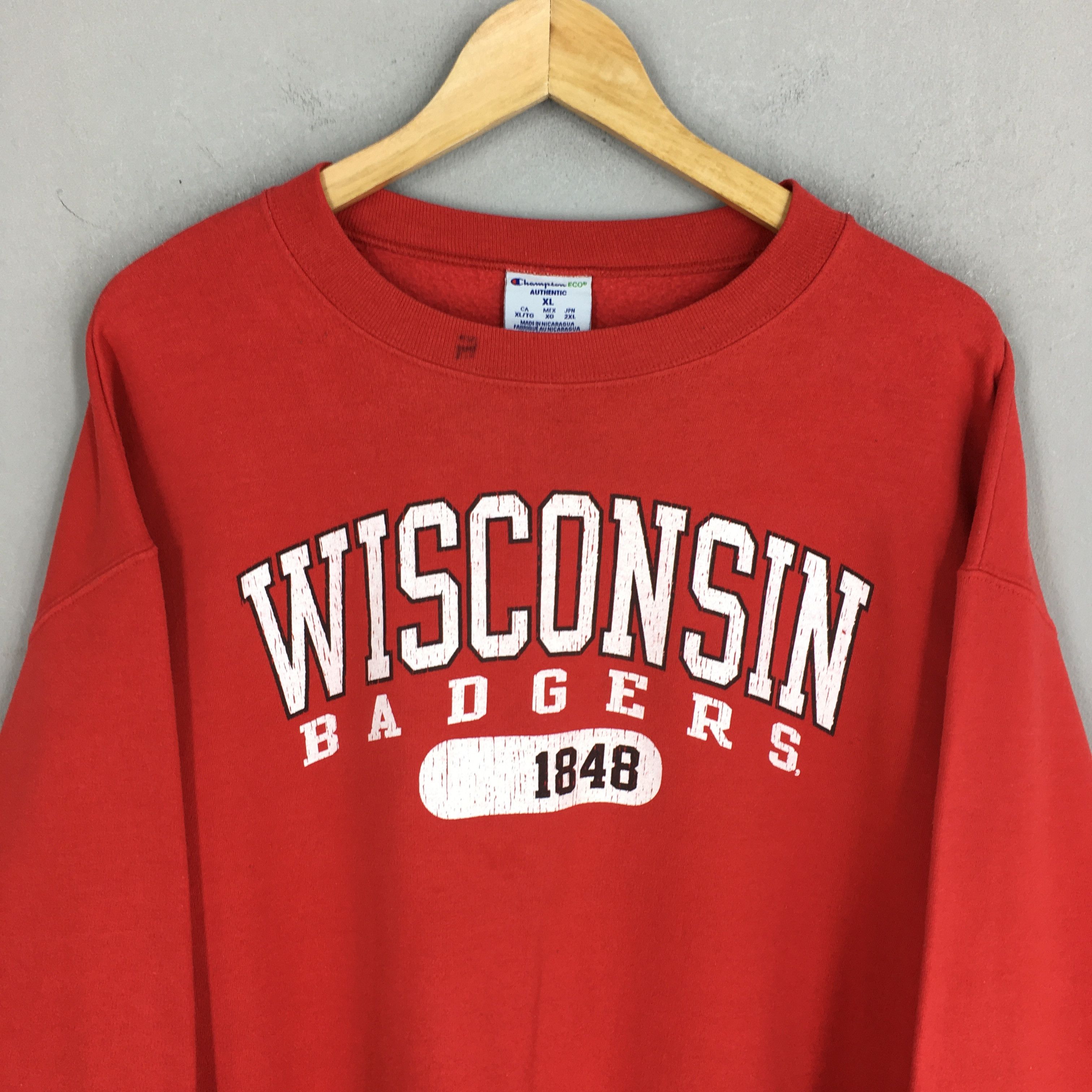 Champion Vintage University Of Wisconsin Badger Red Sweatshirt XLarge Size US XL / EU 56 / 4 - 2 Thumbnail