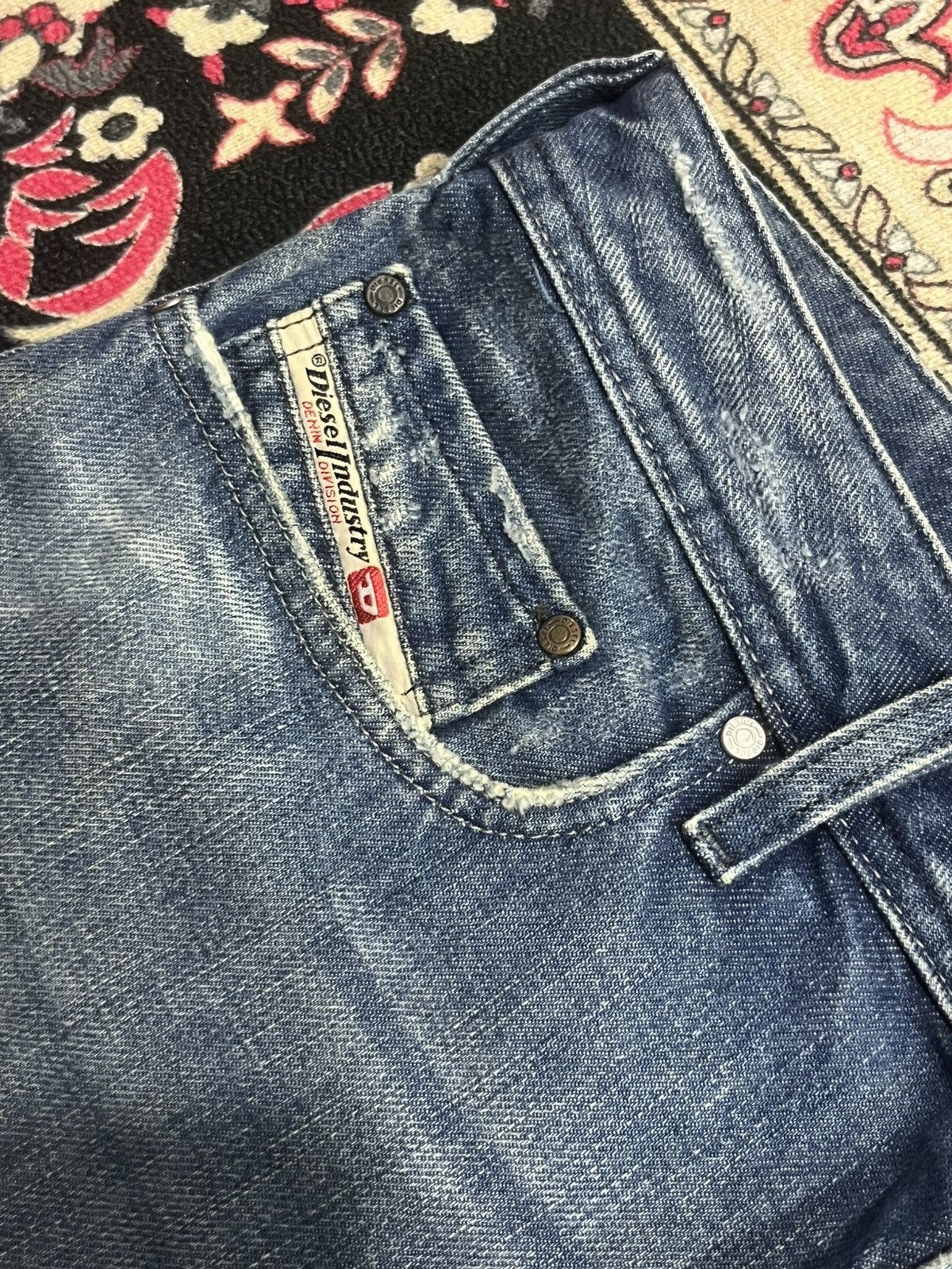 Diesel Vintage Diesel Blue Washed Distressed Buttonfly Flare Jeans Size US 33 - 5 Thumbnail