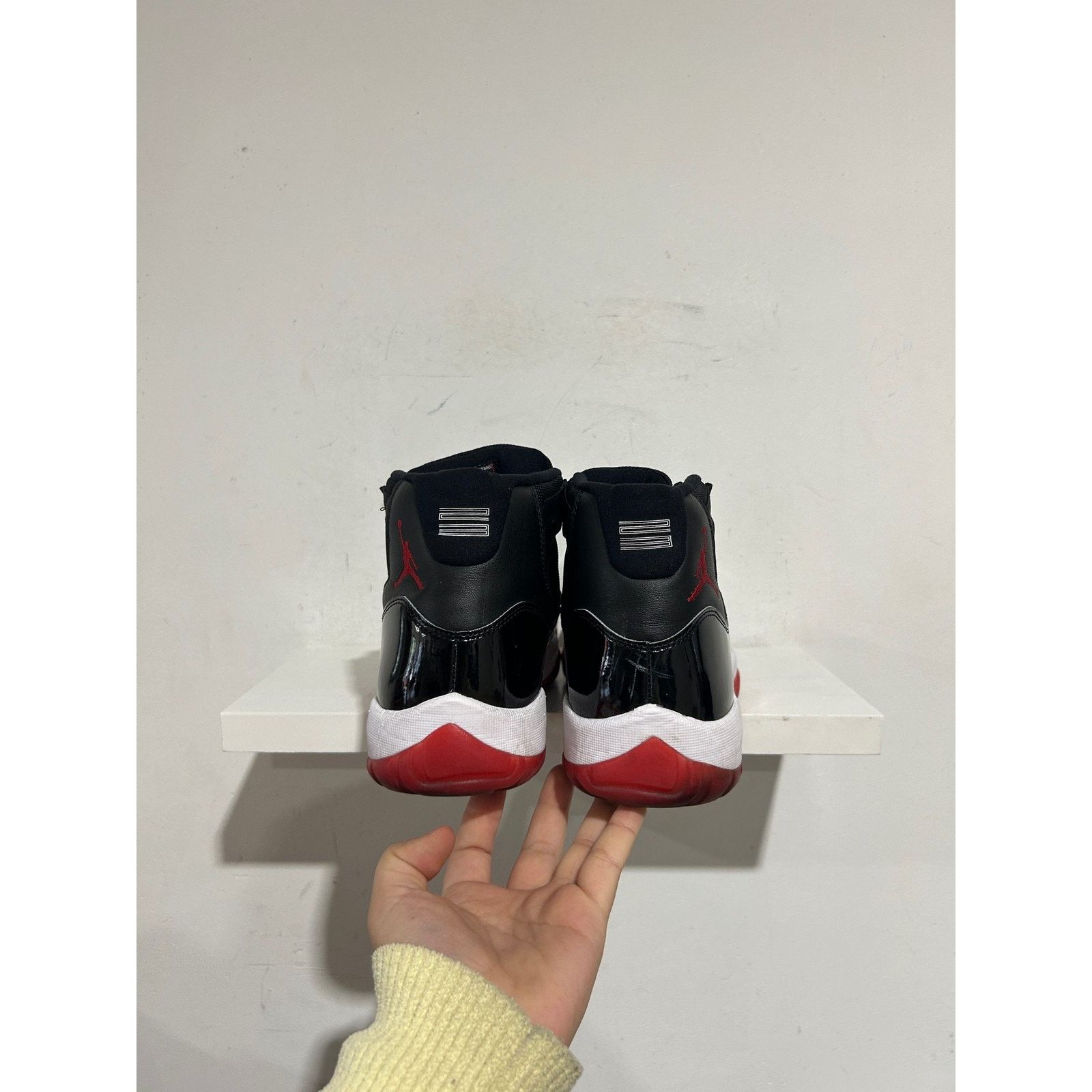 Nike JORDAN 11 RETRO BRED SIZE 11 PREOWNED Size US 11 / EU 44 - 4 Thumbnail