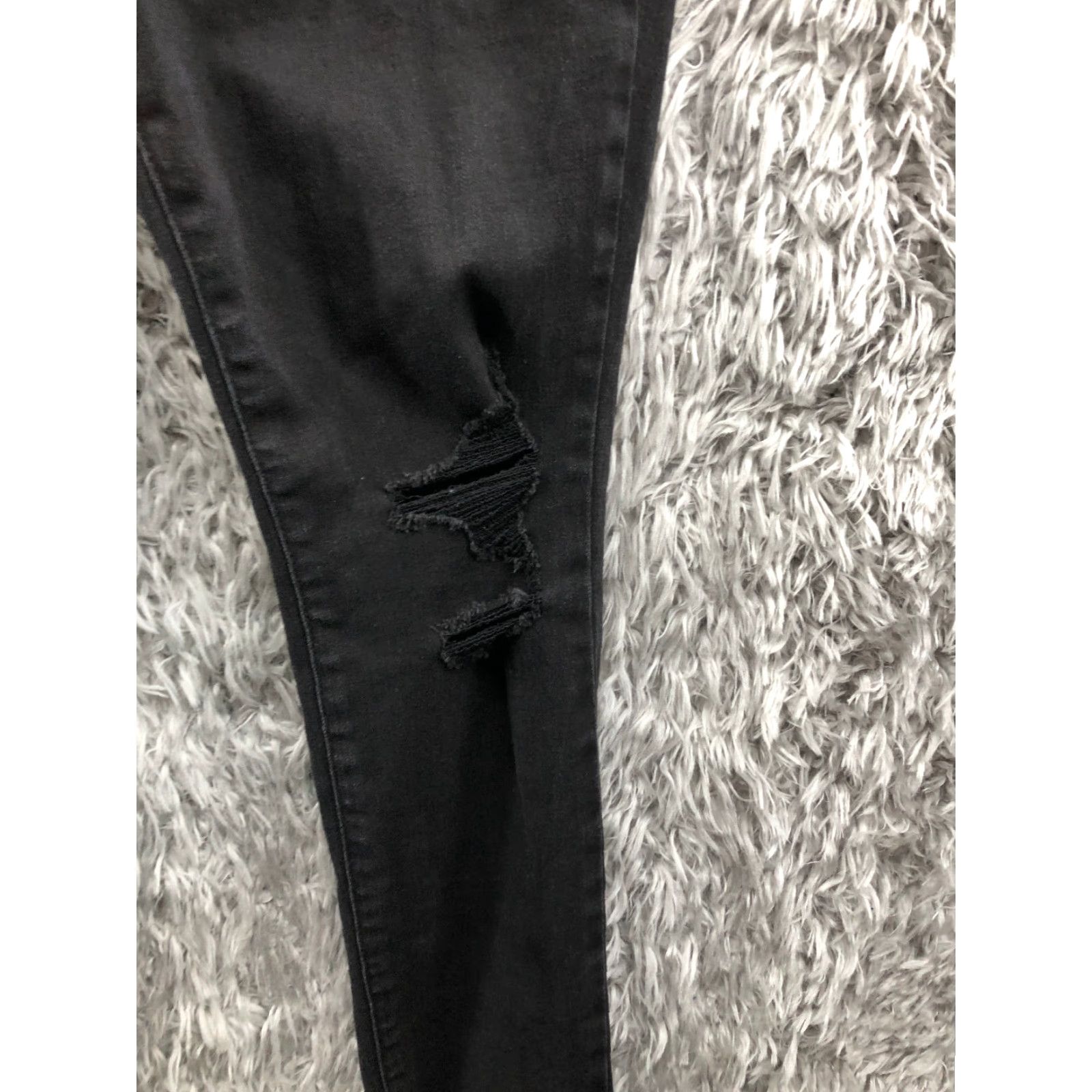 Vintage Universal Thread Skinny Jeans Size 4/27 Womens Mid Rise Dark Wash Black Denim Skinny Jeans Women's Black Denim Modern Classic 27" Waist 28" Inseam Size 27" / US 4 / IT 40 - 5 Thumbnail