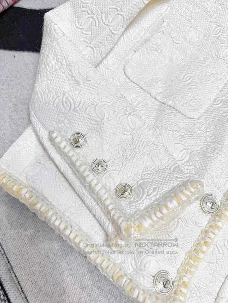 Chanel Chanel 21A Castle Series White Moonlight Relief Logo Four- Size XS / US 0-2 / IT 36-38 - 2 Thumbnail