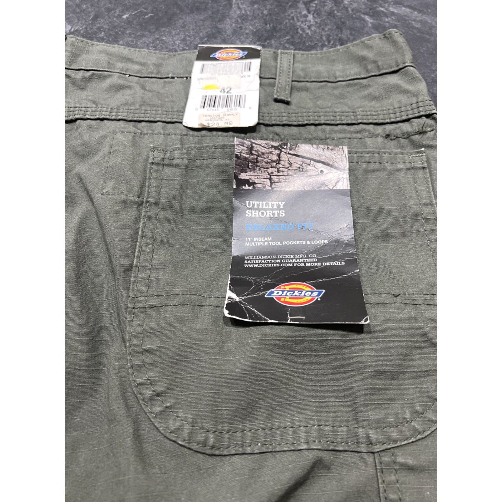 Dickies VINTAGE Dickies Mens Cargo Shorts 42 Green Carpenter Painter Utility Y2K Mens 42 Green Cargo Shorts Cotton Polyester Cotton Blend Ready to wear Size US 42 / EU 58 - 4 Thumbnail