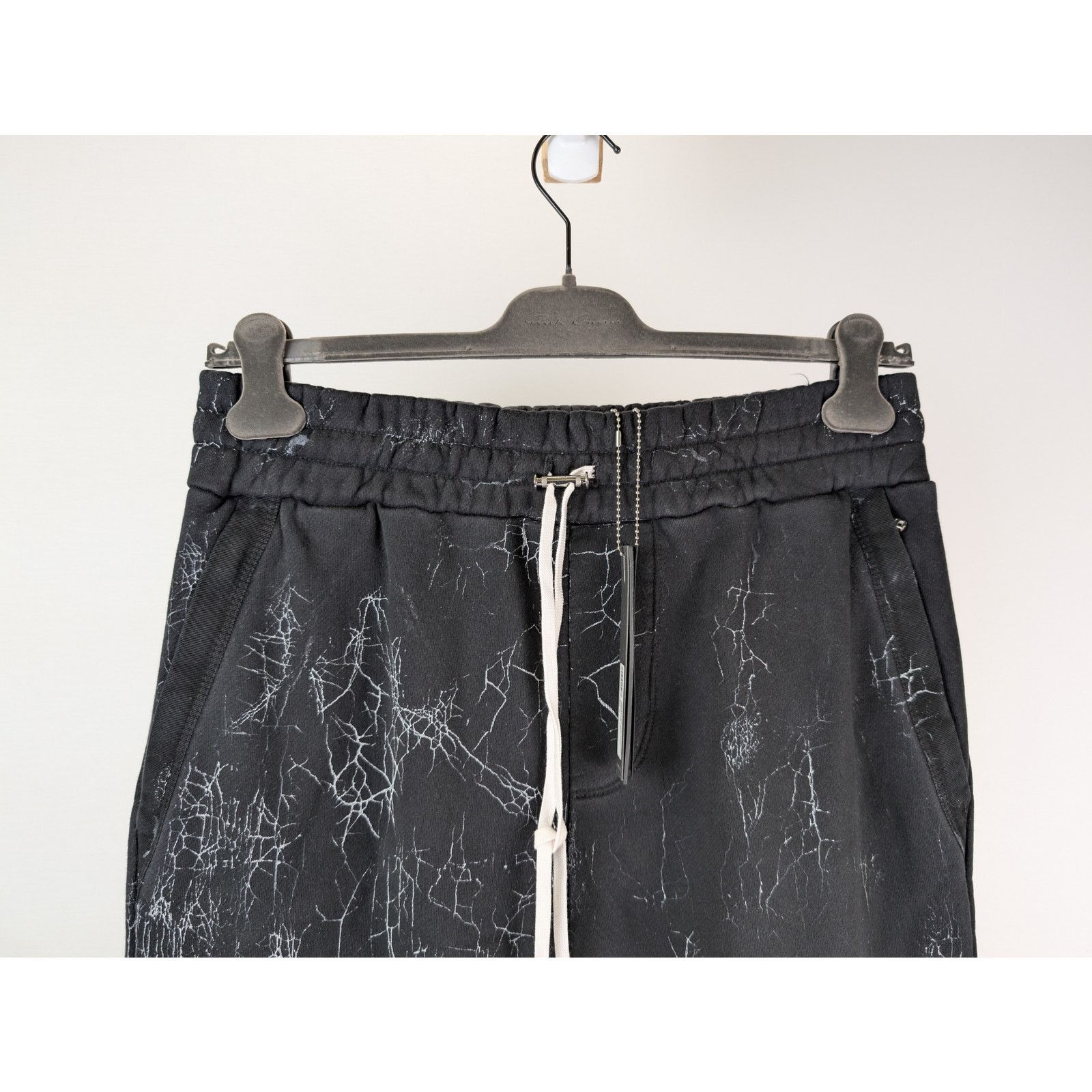 Amiri o1rshd1 Q:2 / Cracked Dye Logo Sweatpants / Joggers in Black Size US 36 / EU 52 - 3 Thumbnail