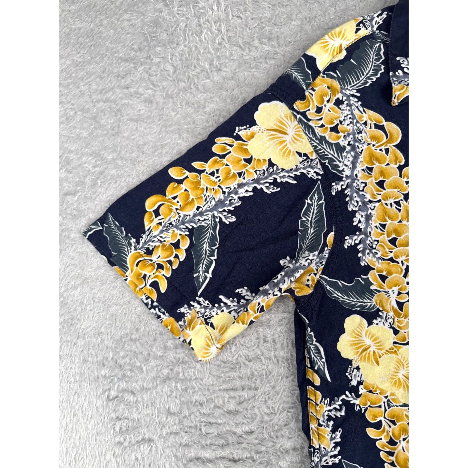 Vintage David Taylor Shirt Mens Small Blue Yellow Floral Hibiscus Plumeria Hawaiian Floral Shirt Mens Small Blue Yellow Hawaiian Dog Theme 90s? Size US S / EU 44-46 / 1 - 3 Thumbnail