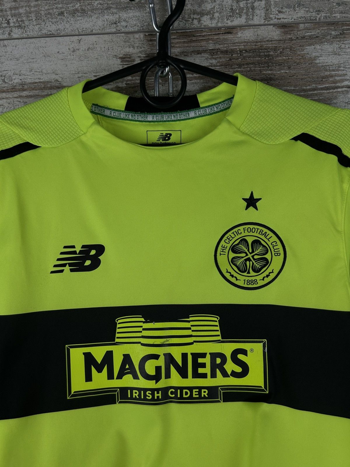 New Balance Mens Vintage New Balance FC Celtic T Shirt soccer jersey tee Size US S / EU 44-46 / 1 - 3 Thumbnail