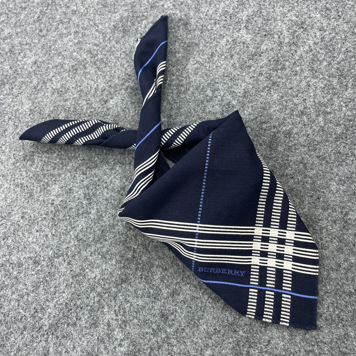 Burberry Burberry Handkerchief / Bandana / Neckerchief B1050 Size ONE SIZE - 7 Thumbnail
