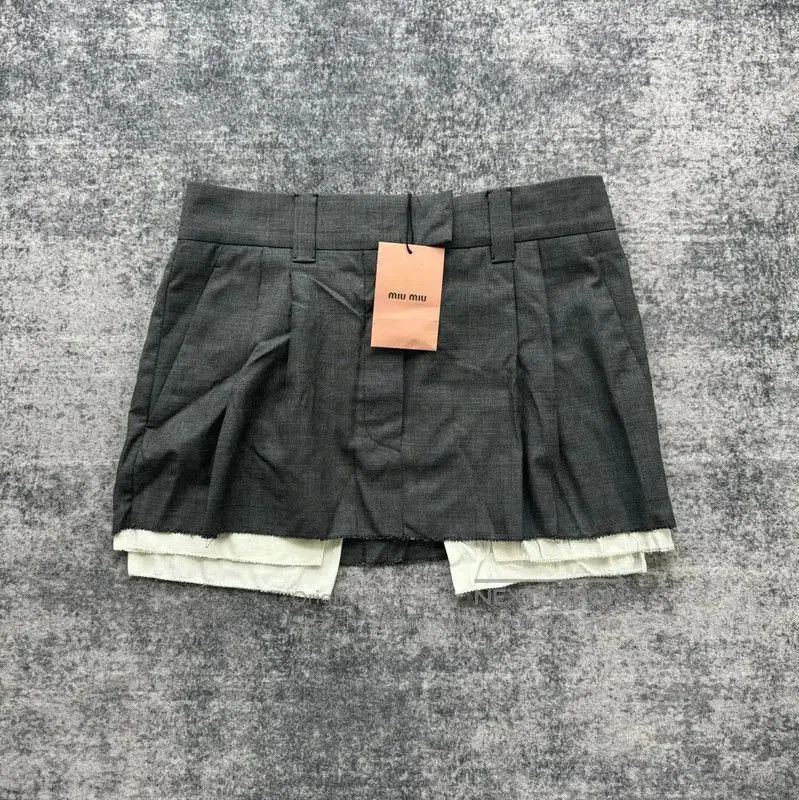 Miu Miu Miu Miu Gray Cotton Casual Pants for Women . Size 23" - 1 Thumbnail
