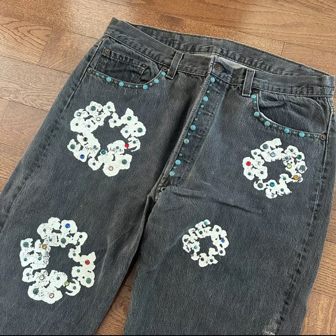 DENIM TEARS Denim Tears x Levi's 501 Cotton Rhinestone Wreath Jeans NWOT Size US 34 / EU 50 - 4 Thumbnail