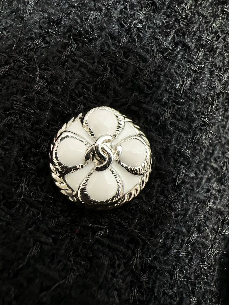Chanel Chanel 24p popular black two-pocket rolled edge petal buck Size XS / US 0-2 / IT 36-38 - 3 Thumbnail