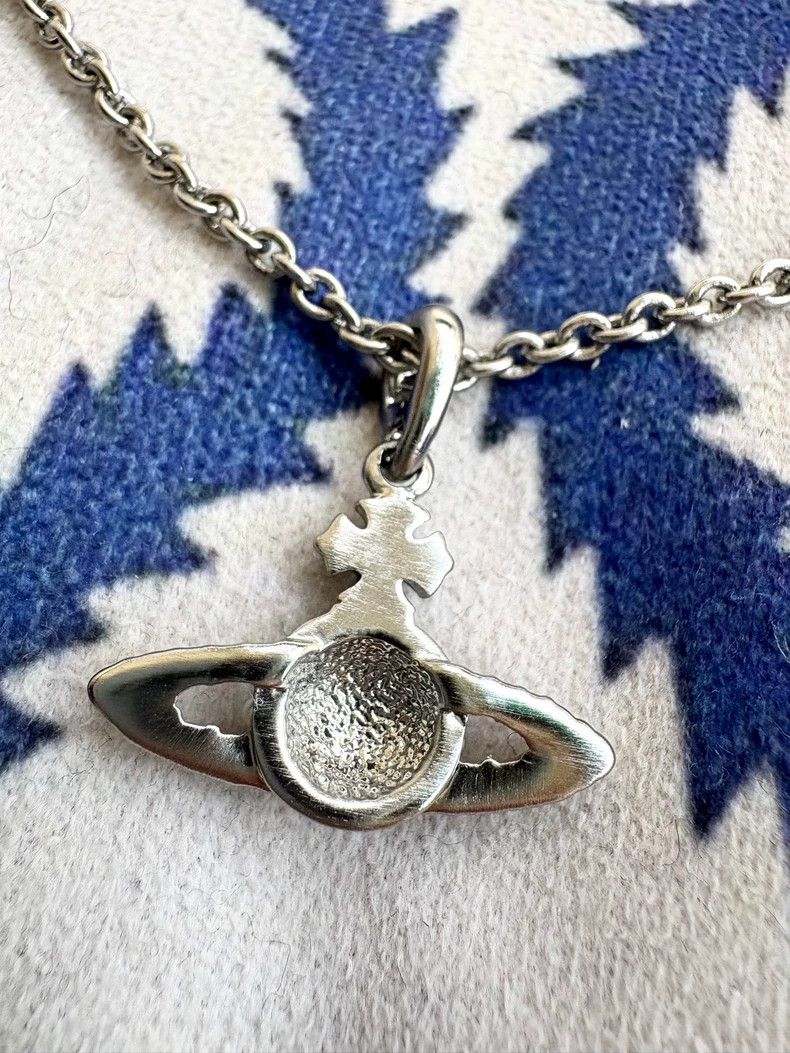 Vivienne Westwood Vivienne Westwood Pearl Flat Saturn Necklace Size ONE SIZE - 5 Thumbnail