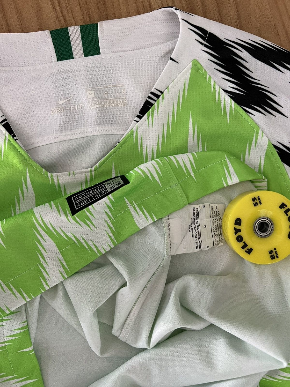 Nike Soccer jersey rare Nigeria size M Size US M / EU 48-50 / 2 - 4 Thumbnail