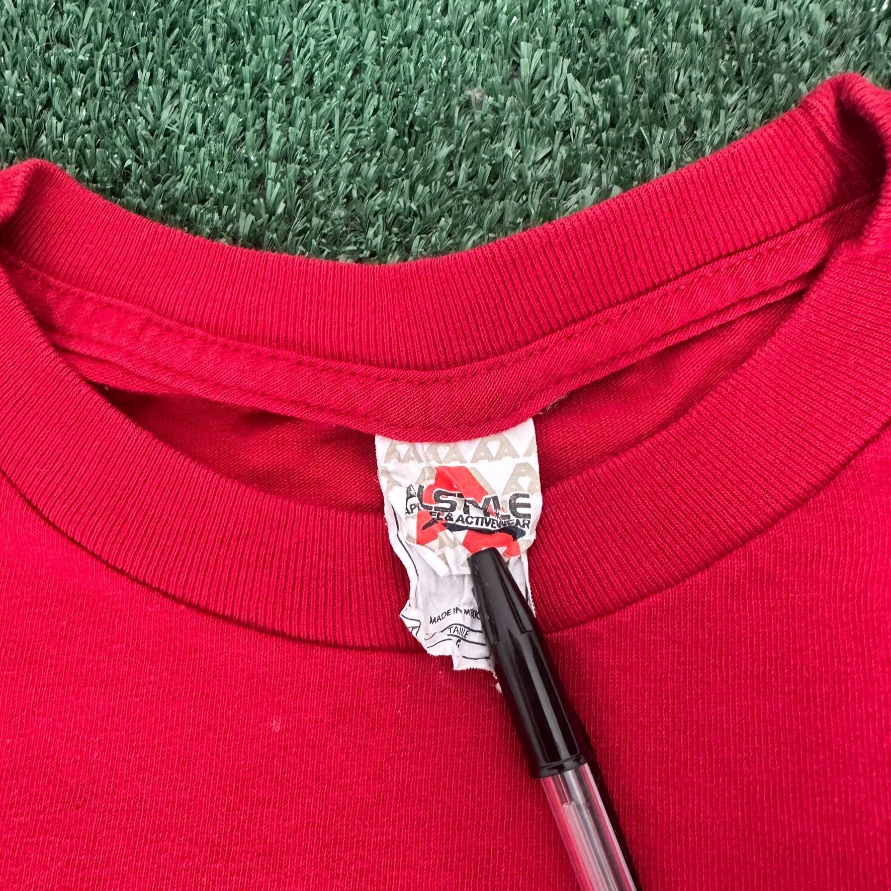 Alstyle Vintage Y2K Victoria Canada T-Shirt Red Embroidered Travel M Size US L / EU 52-54 / 3 - 4 Thumbnail