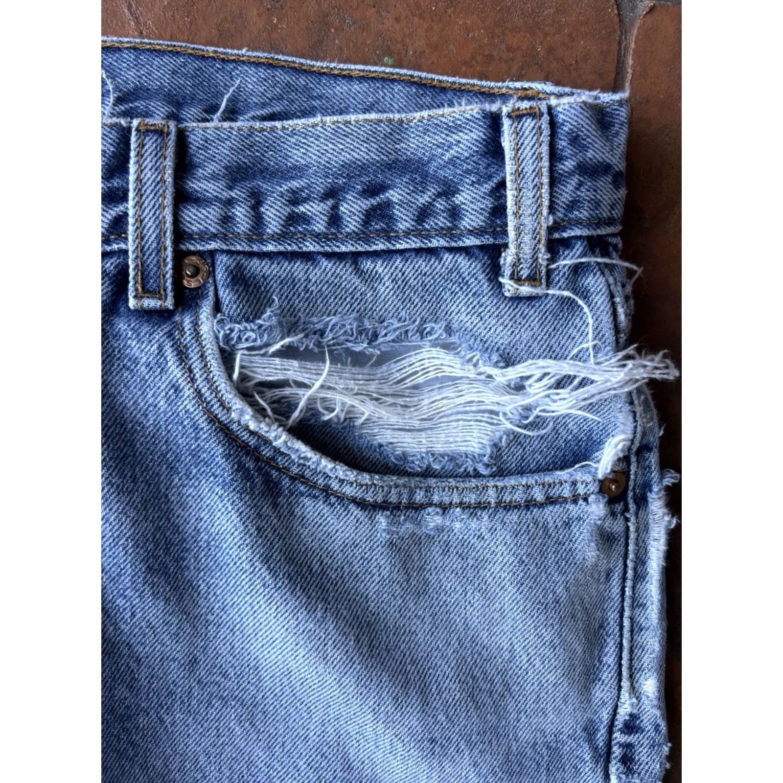 Levi's VINTAGE Levi’s 505 Jeans Men's 36x30 Light Wash Distressed Size US 36 / EU 52 - 4 Thumbnail