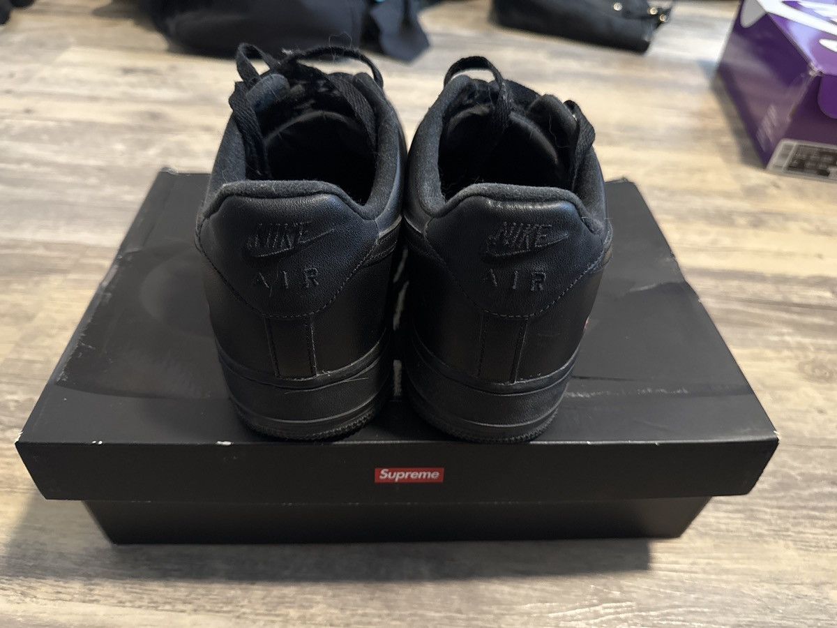 Nike × Supreme Nike x Supreme AF1 Size US 9.5 / EU 42-43 - 2 Thumbnail