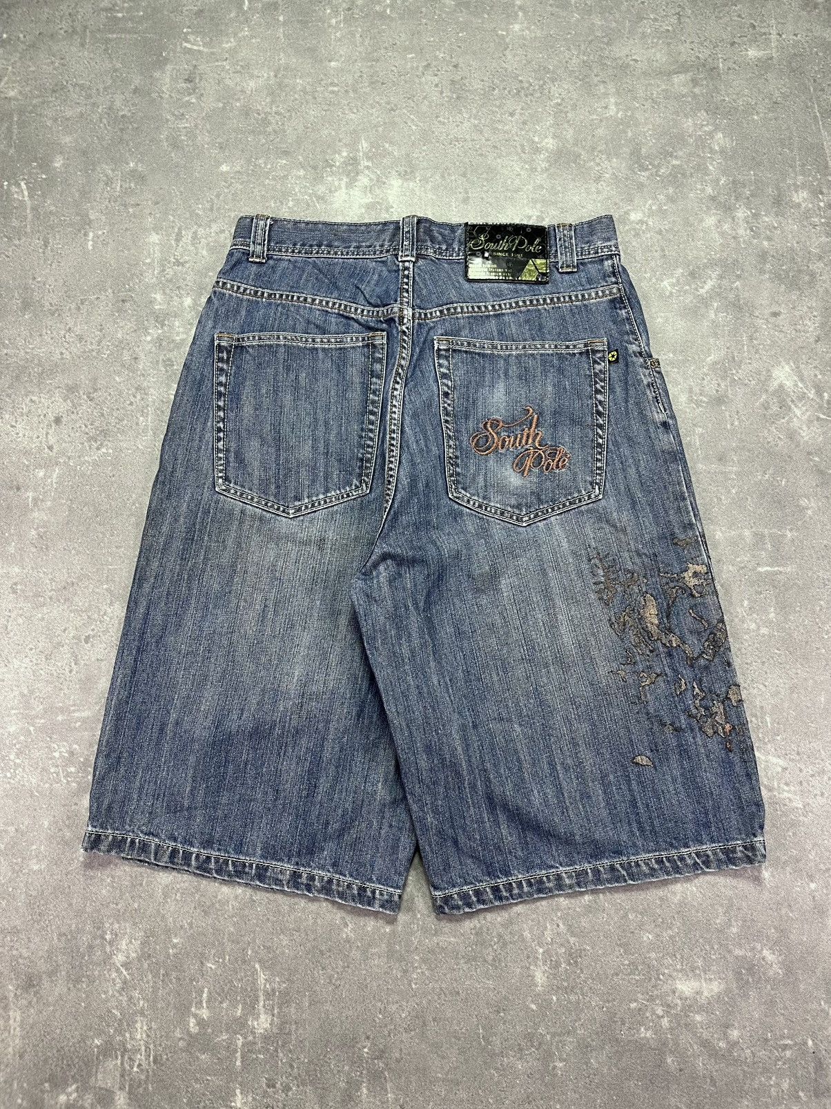 Southpole Southpole Y2K Baggy Tribal Printed Shorts Jorts 31 32 Size US 31 - 1 Thumbnail