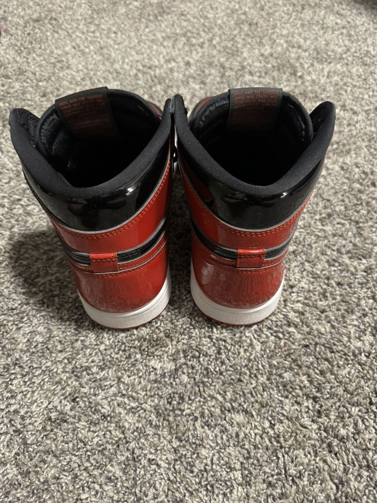 Jordan Brand × Nike Jordan 1 Patent Bred Size US 8 / EU 41 - 3 Thumbnail
