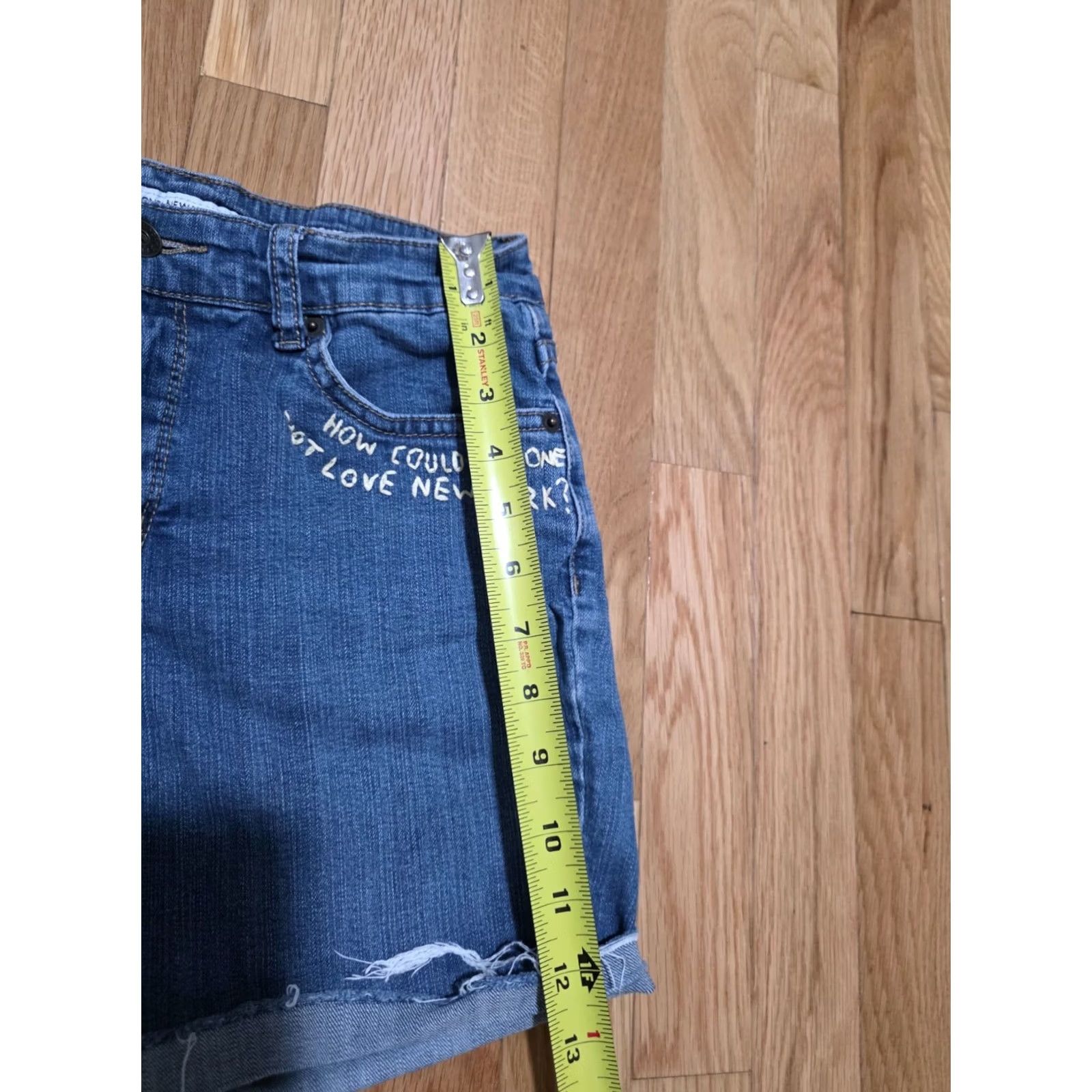 Jones New York Jones New York Cut-Off Shorts Women's 6 Blue Denim Cotton Mid Rise Stretch Casual 5-Pocket Button Front Womens Summer Winter Fall Spring USA Shirt? Size 28" / US 6 / IT 42 - 4 Thumbnail