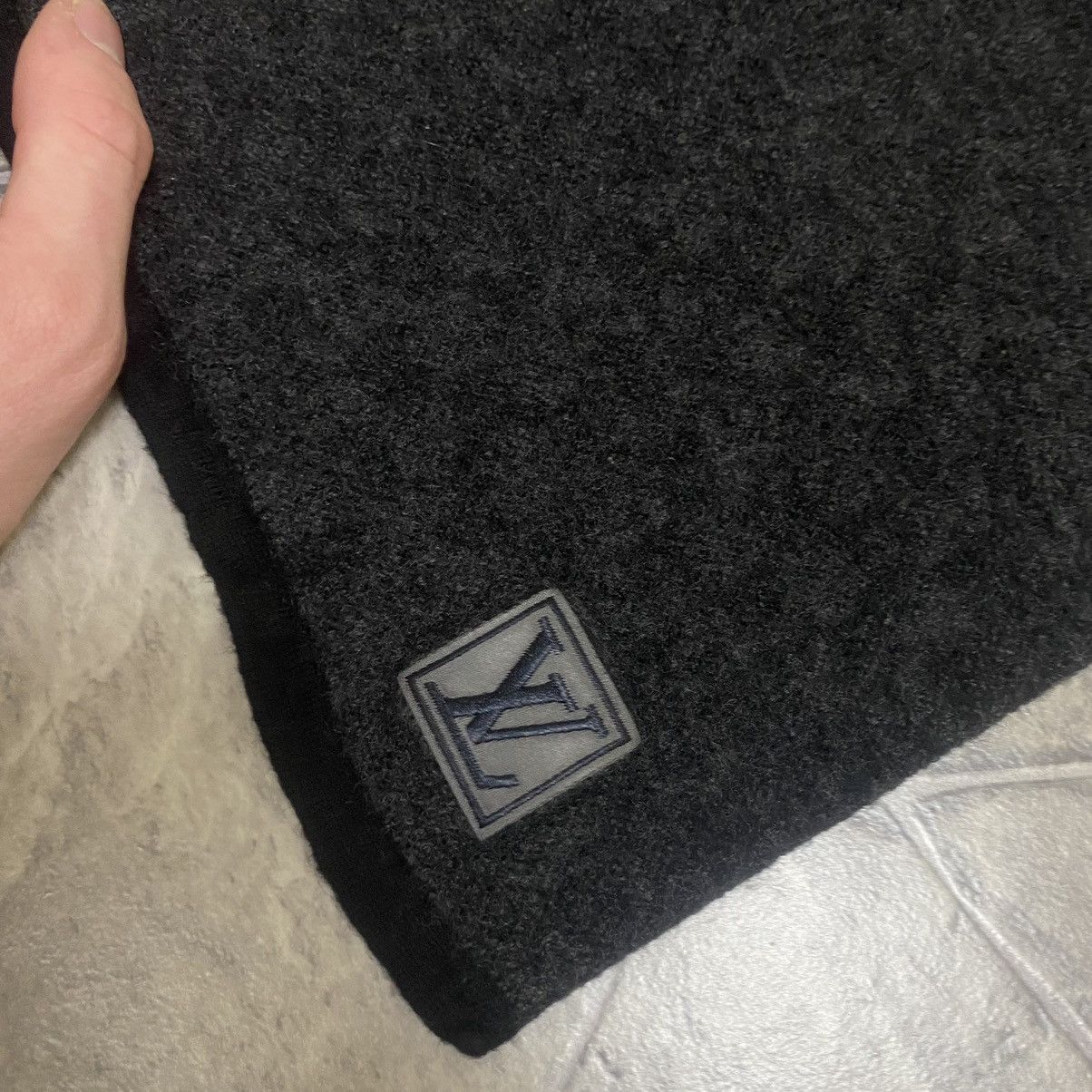 Louis Vuitton Louis Vuitton Scarf Logo Black Wool Size ONE SIZE - 3 Thumbnail