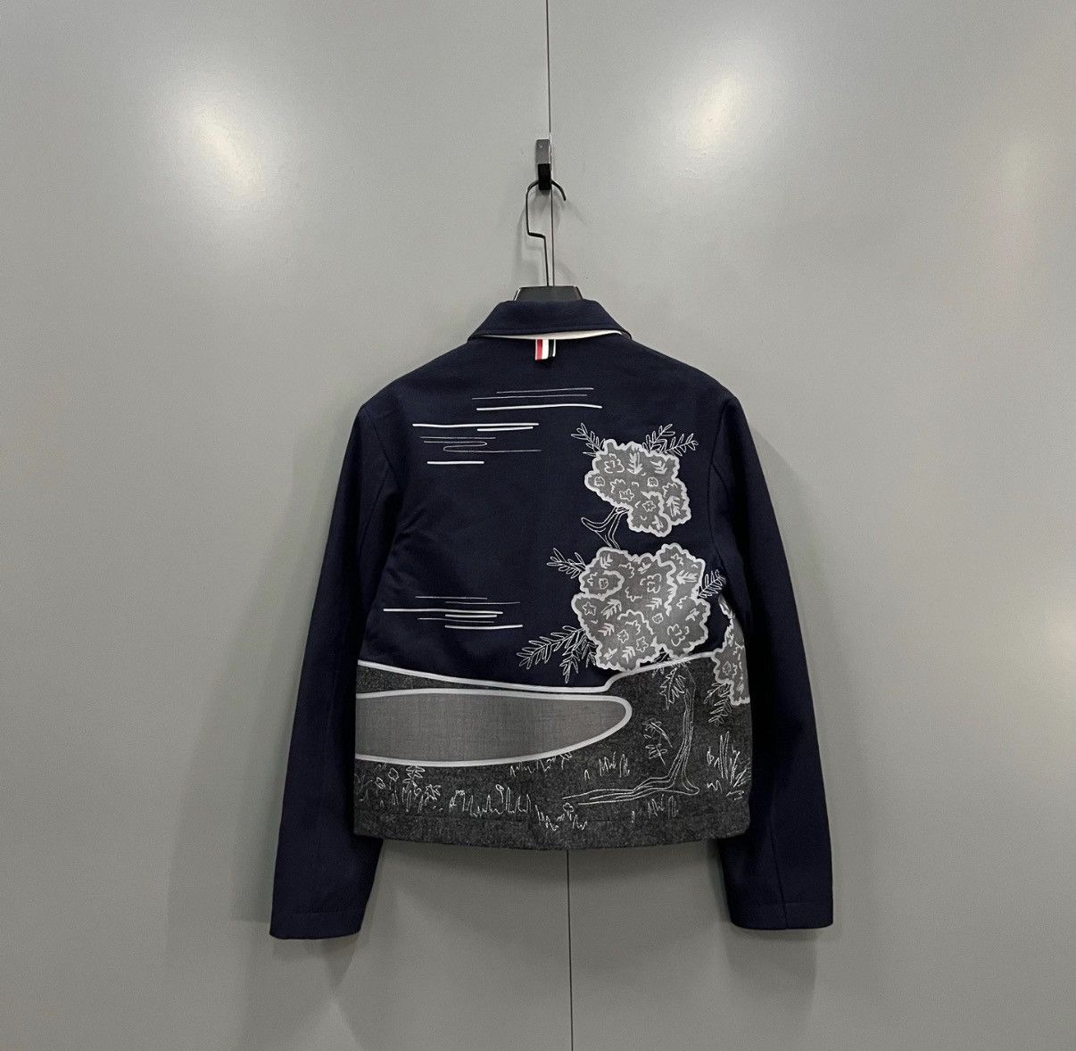 Thom Browne Thom Browne Pattern Printed Zip-up Jacket J41 Size XS / US 0-2 / IT 36-38 - 2 Thumbnail