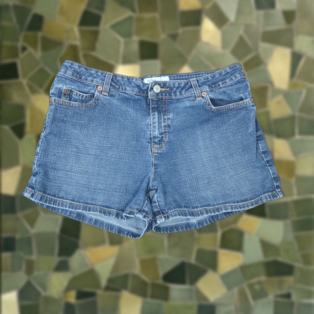 Old Navy VINTAGE Old Navy Denim Shorts Woman 90s Low Rise Medium Wash 10 Womens Casual Cotton Denim Shorts 3 in Inseam Size 32" / US 10 / IT 46 - 1 Thumbnail