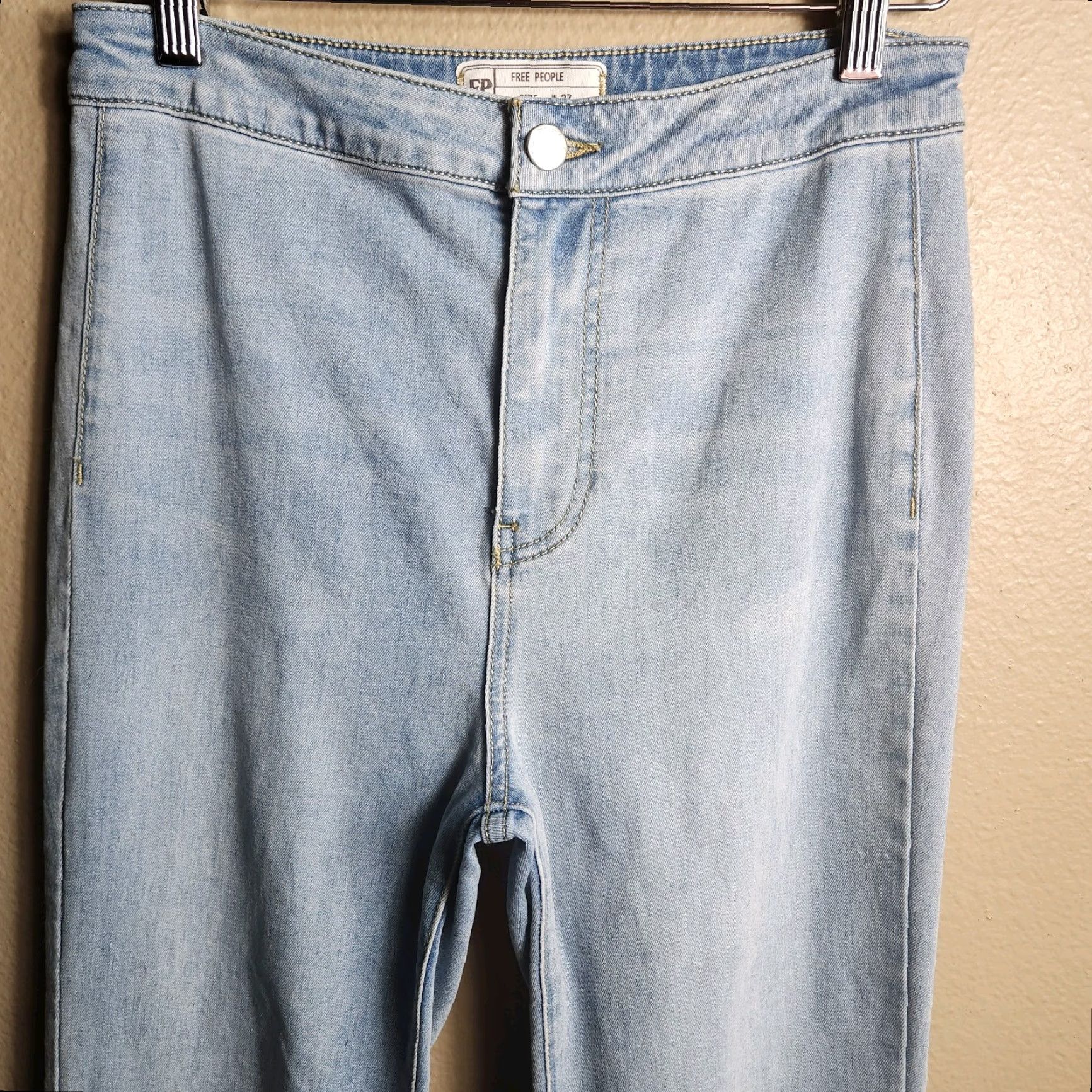 Free People VINTAGE Free People We The Free Womens |27| Just Float On Flare Light Wash Jeans Shirt? Size 27" / US 4 / IT 40 - 4 Thumbnail