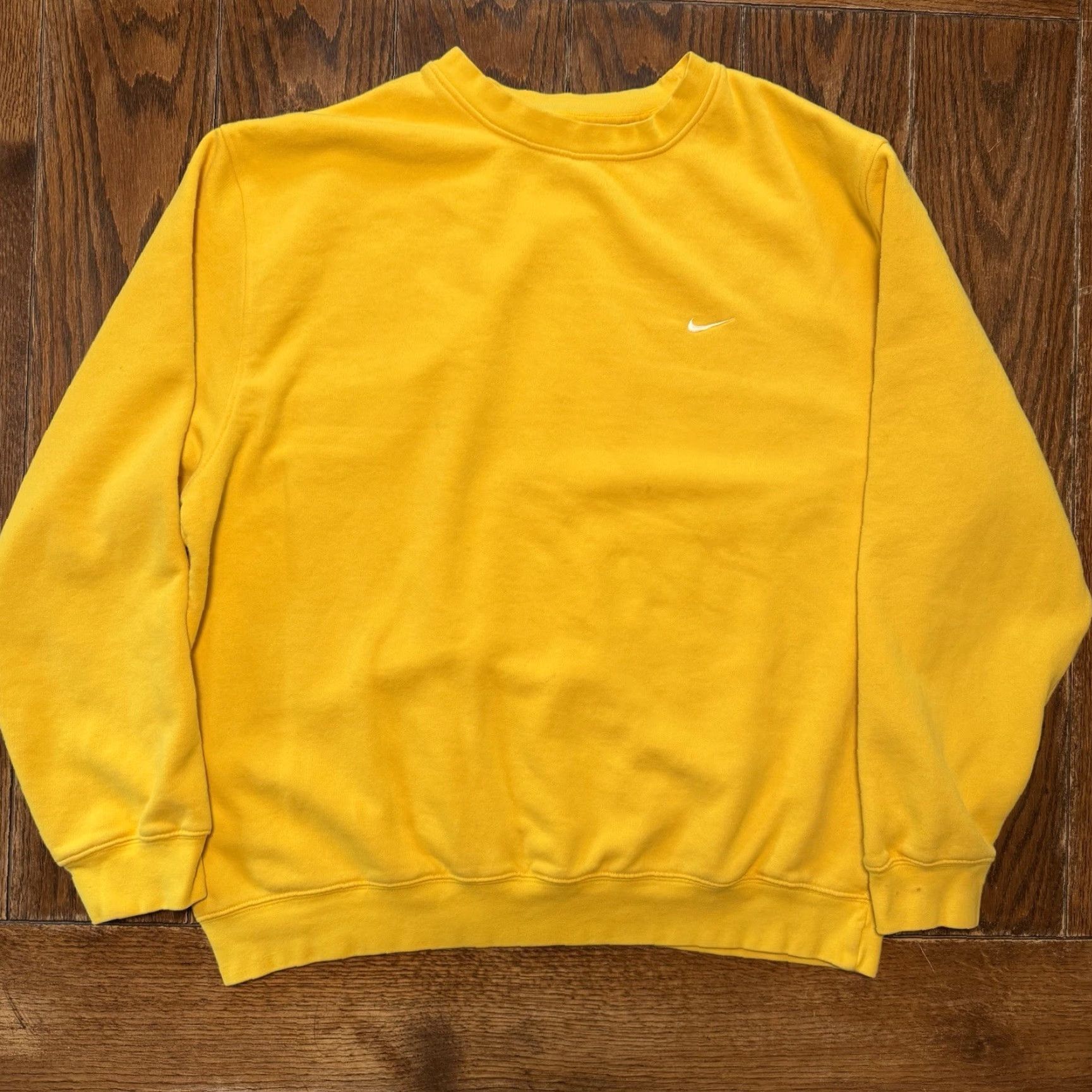 Nike VINTAGE Nike Sweatshirt Crewneck Mens XL Yellow 2000s Y2K Silver Tag Mini Swoosh Size US XL / EU 56 / 4 - 2 Thumbnail