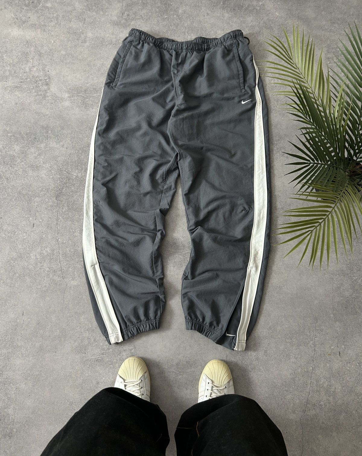 Nike Vintage Nike double swoosh nylons track pants mens Size US 34 / EU 50 - 2 Thumbnail