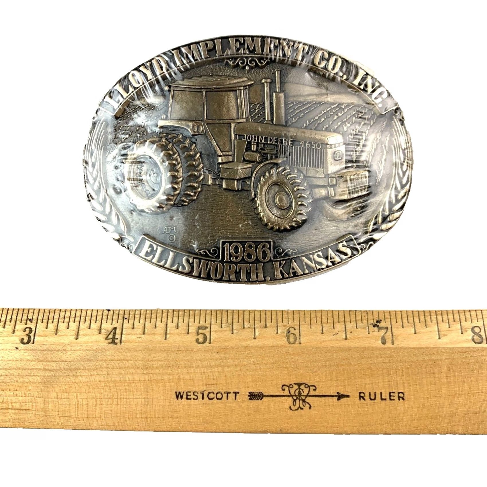 John Deere Lloyd Implement Co Ellsworth Kansas 1986 Belt Buckle New 16/500 John Deere 4650 Bronze Brass Adult Unisex Vehicles/Transportation Size ONE SIZE - 4 Thumbnail