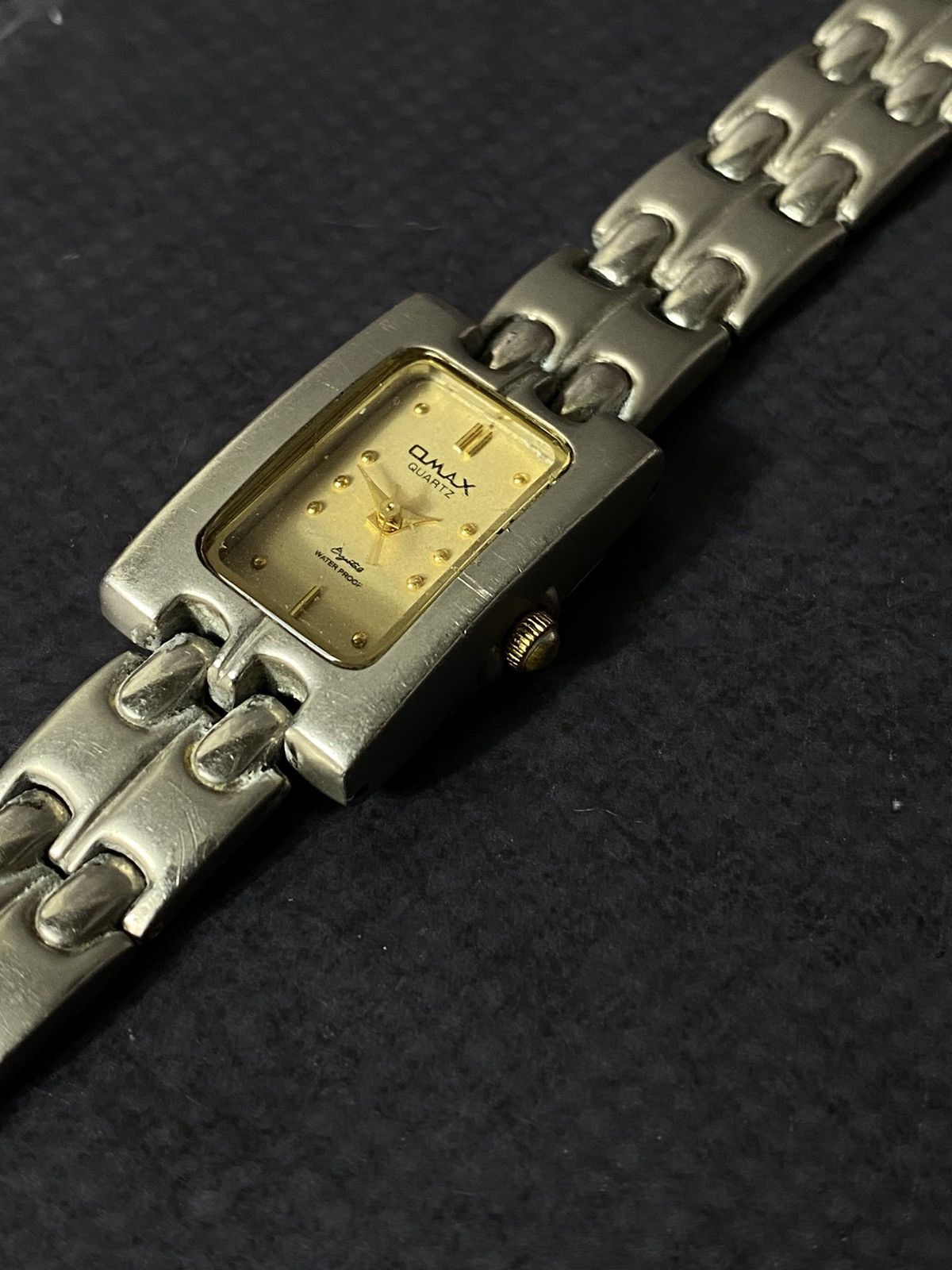 Japanese Brand Vintage OMAX Gold Tone Women's Quartz Watch Size ONE SIZE - 2 Thumbnail