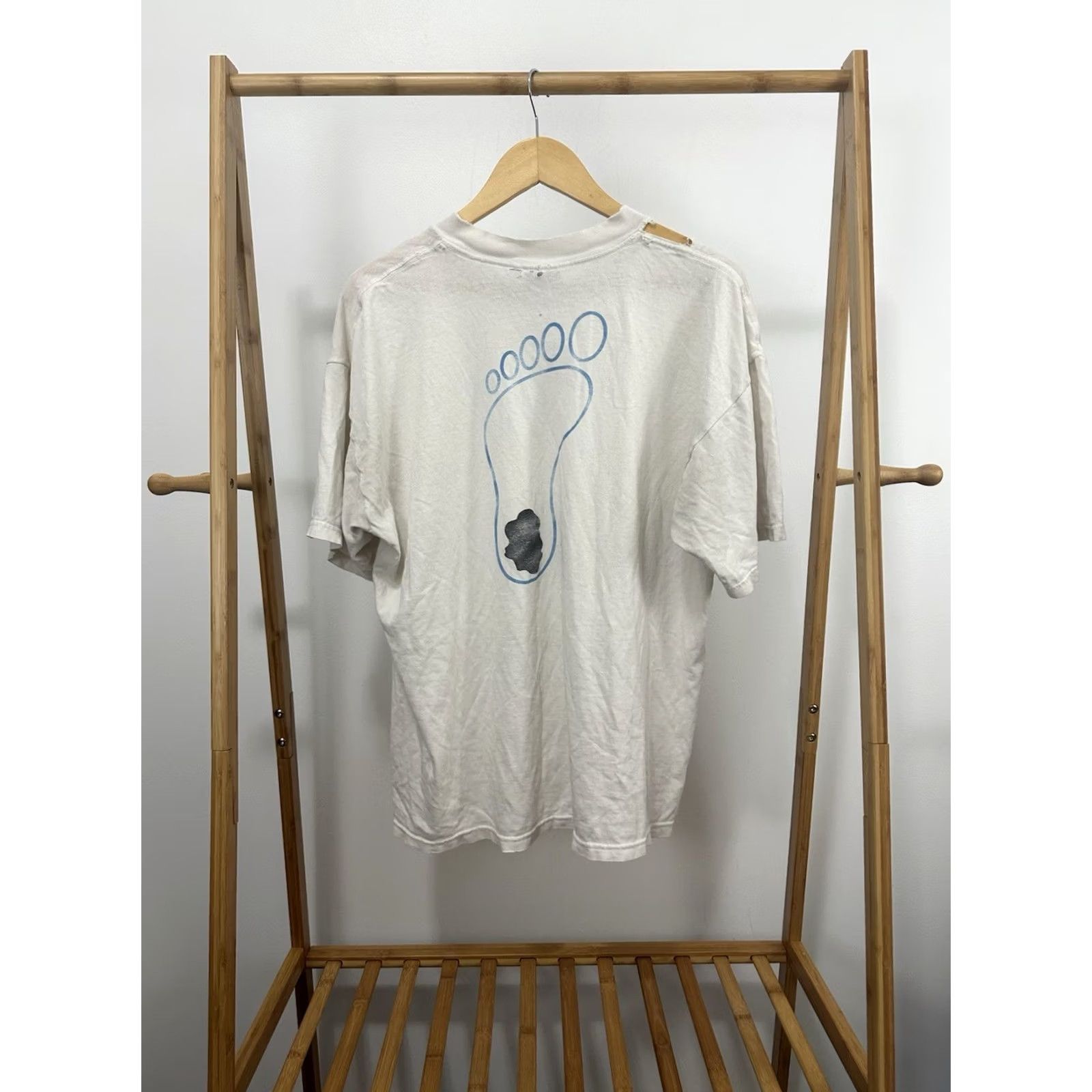 Gildan VTG UNC Carolina Tar Heels Foot Print Thrashed Worn Cotton Boxy T-Shirt XL Shirt Mens XL White Tar Heels UNC Distressed 90s Theme Size US XL / EU 56 / 4 - 2 Thumbnail