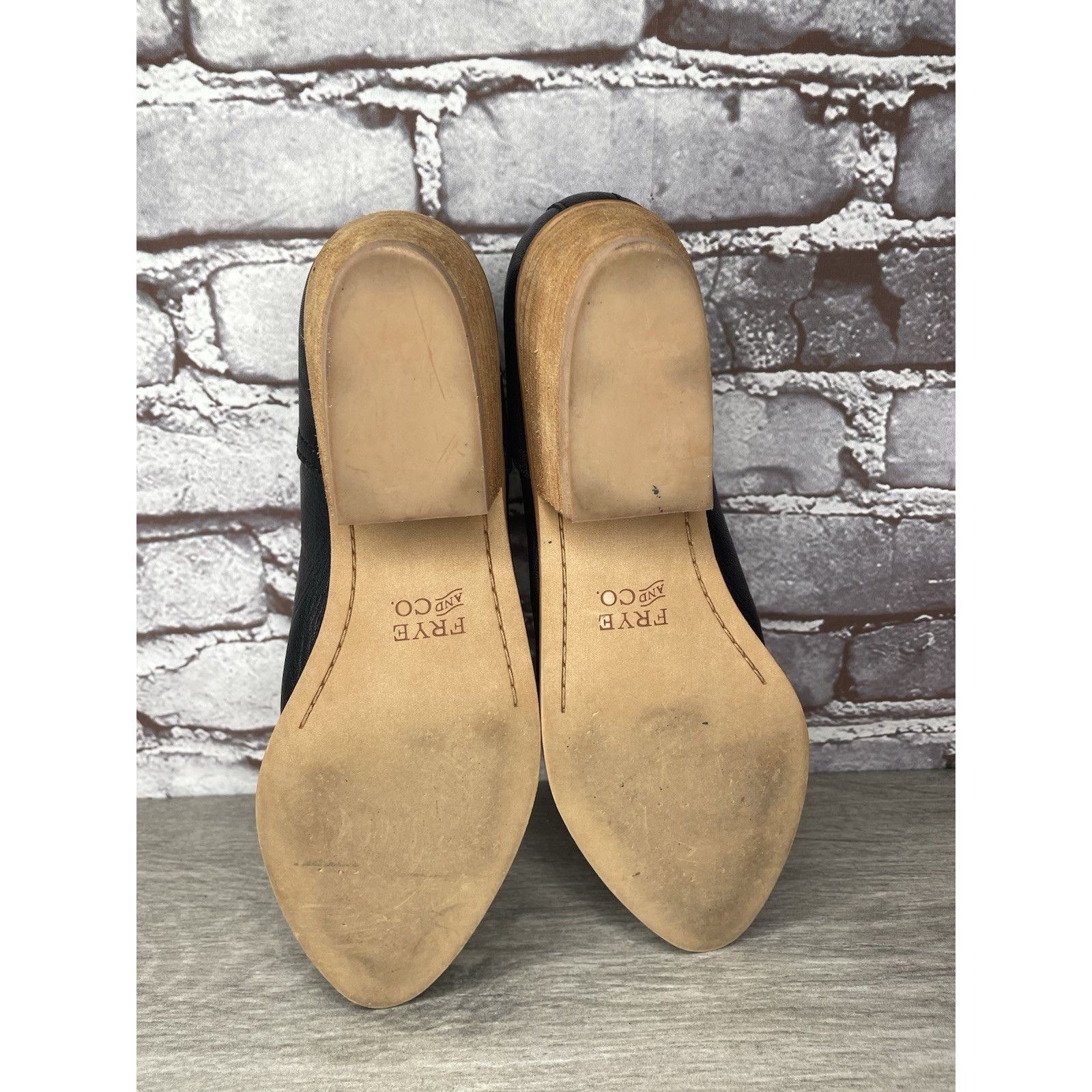 Frye Frye and Co. Rubie Black Leather Slip On V Cut Out Sides Hee Size US 7.5 / IT 37.5 - 23 Thumbnail