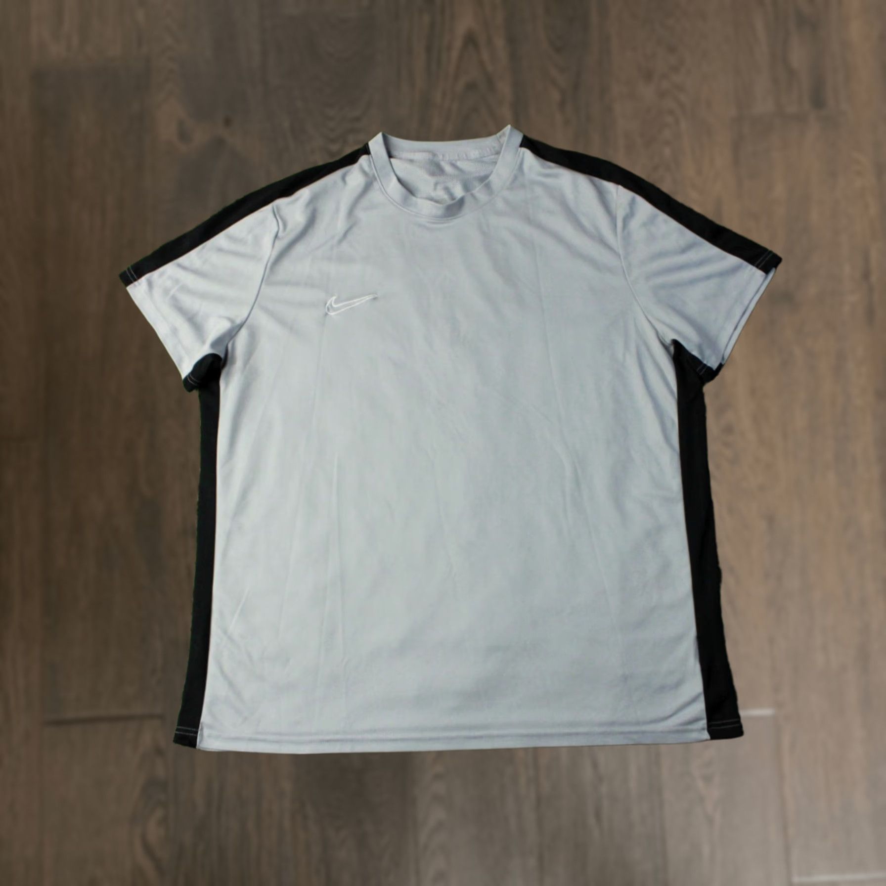 Nike NIKE ACADEMY DRI-FIT ORIGINAL 2023 MEN FOOTBALL SHIRT JERSEY XXXL GRAY AND BLACK Crew Neck Short Sleeve Diagonal Football Nike Dri-FIT Mens XXXL Size US XXL / EU 58 / 5 - 1 Thumbnail
