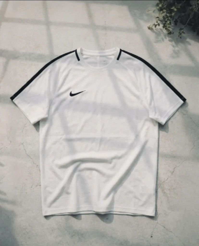 Nike T-Shirt Nike Size US XL / EU 56 / 4 - 1 Thumbnail