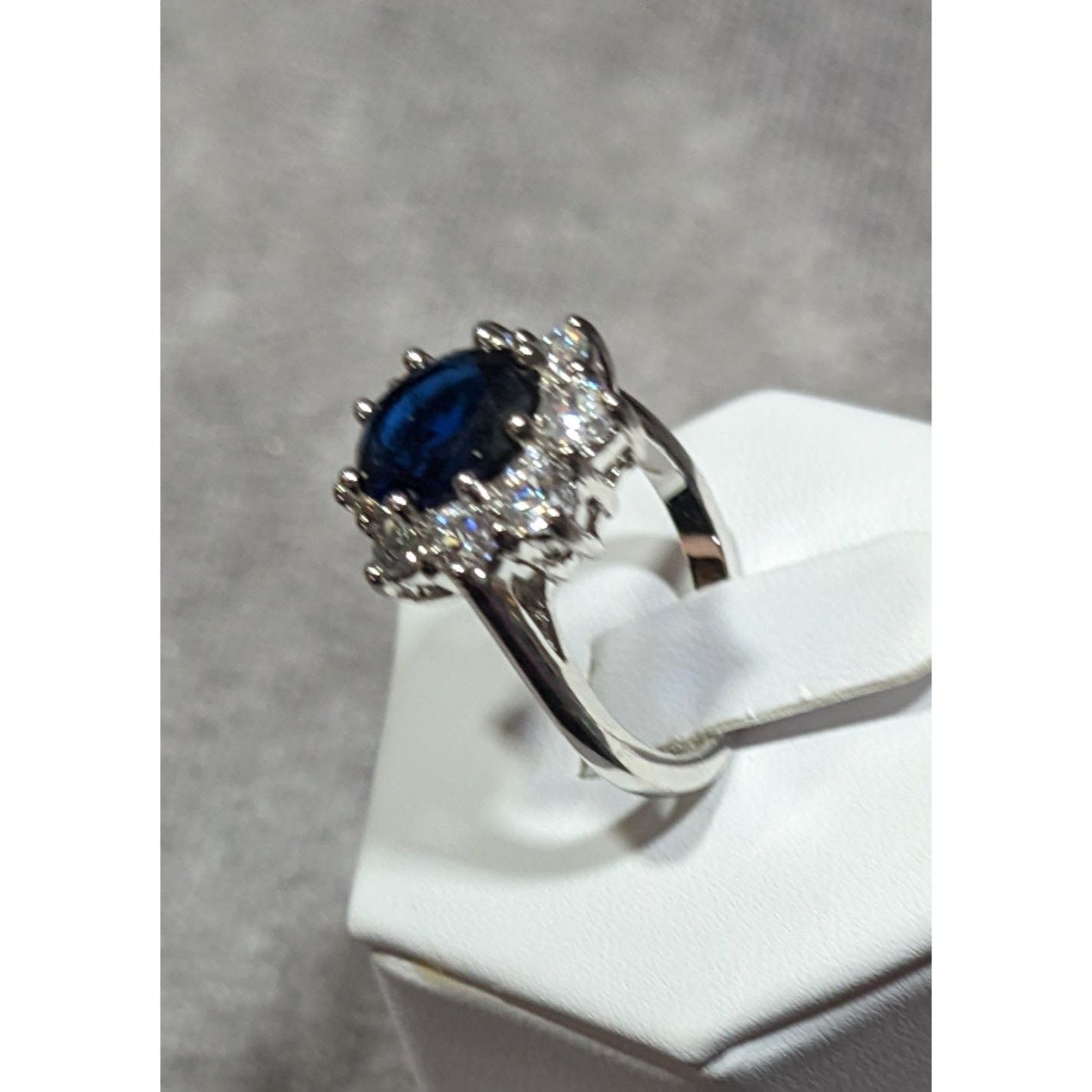 Other Regal Elegant Blue And Silver Tone Gemmed Ring Size 5.75 Size ONE SIZE - 9 Thumbnail