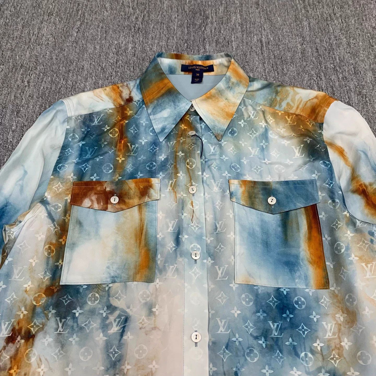 Louis Vuitton LV All Over Monogram Tie-Dye Gradient Silk Shacket Size S / US 4 / IT 40 - 8 Thumbnail