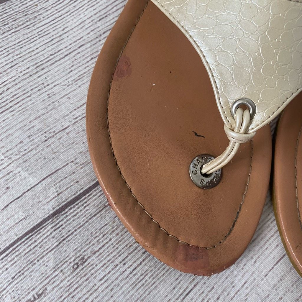 Chaps Chaps Ralph Lauren women 8 slip on flip flops white with tan Size US 8 / IT 38 - 6 Thumbnail