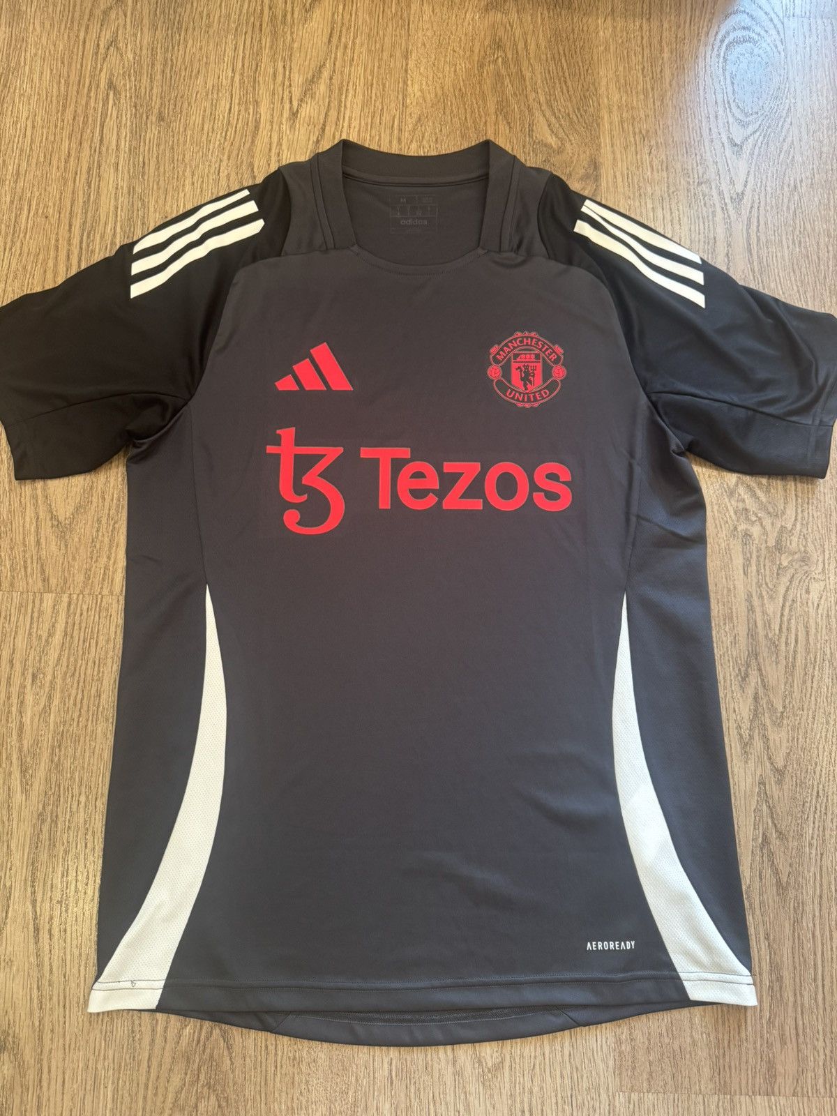 Adidas MANCHESTER UNITED 2024 TRAINING FOOTBALL JERSEY ADIDAS SIZ M Size US M / EU 48-50 / 2 - 1 Thumbnail
