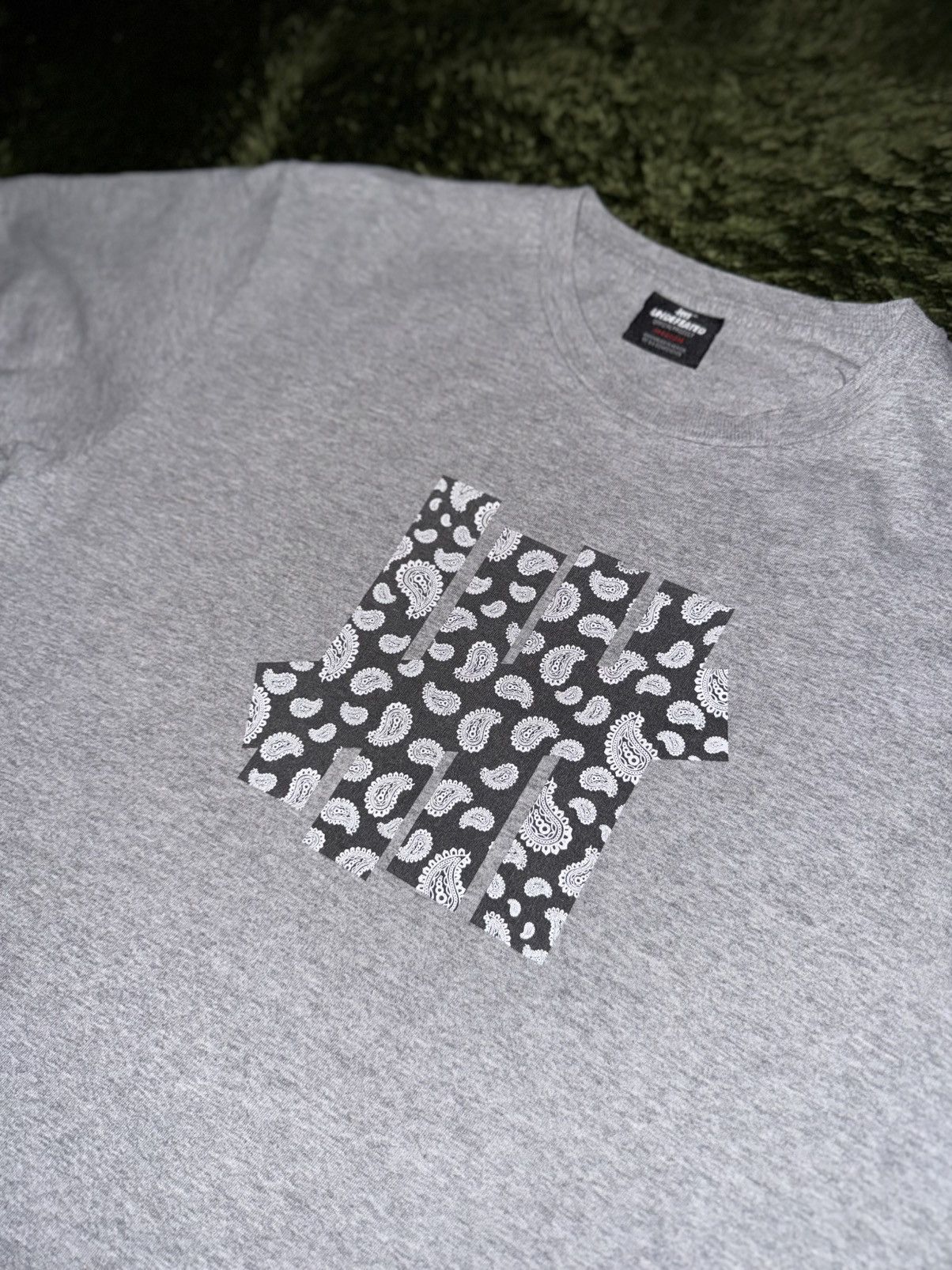 Undefeated [M] Undefeated Paisley Logo Tubular T-Shirt Grey Size US M / EU 48-50 / 2 - 2 Thumbnail