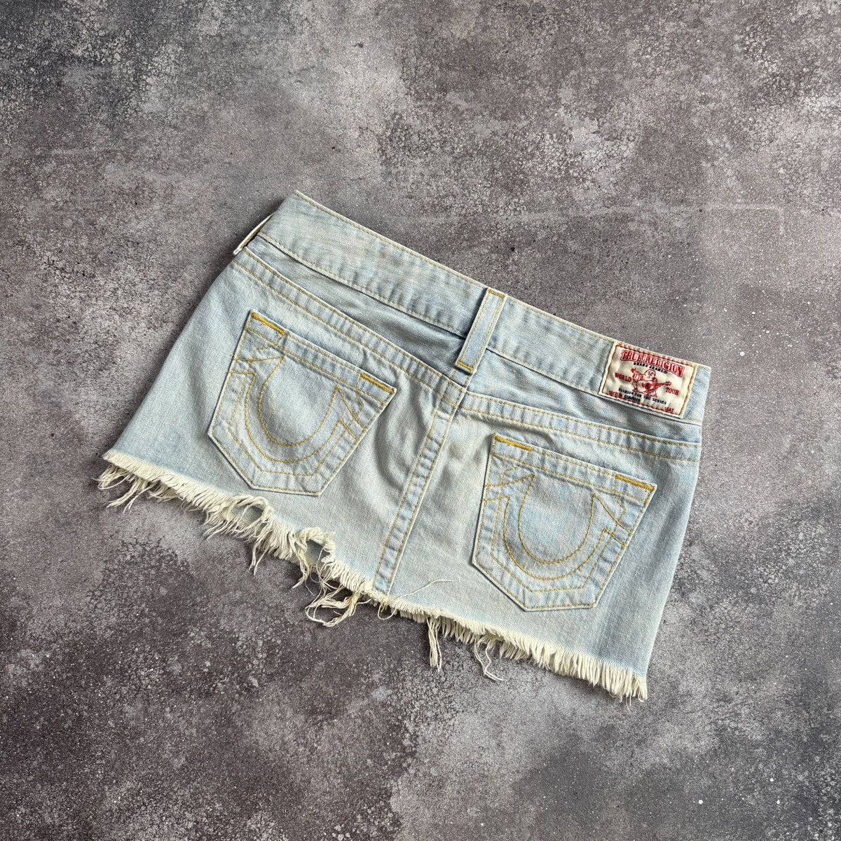 True Religion True Religion Y2K Distressed Denim Sexy Mini Skirt Size 27" / US 4 / IT 40 - 2 Thumbnail