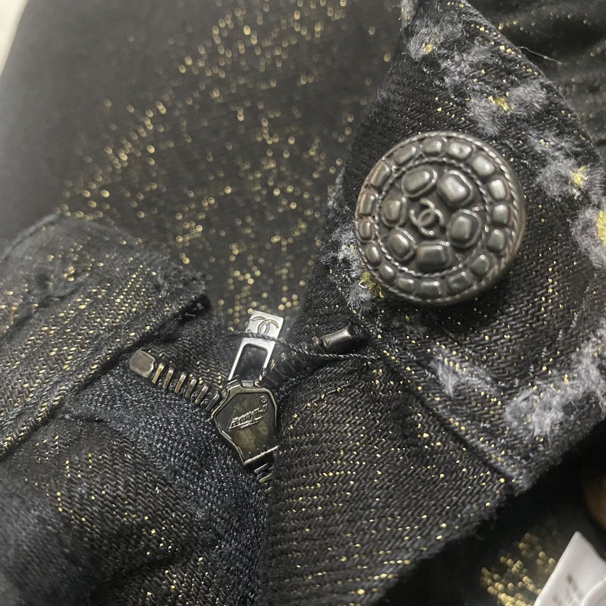 Chanel Chanel Noir Black&Gold Logo Pocket Denim Jeans Size 28" / US 6 / IT 42 - 22 Thumbnail