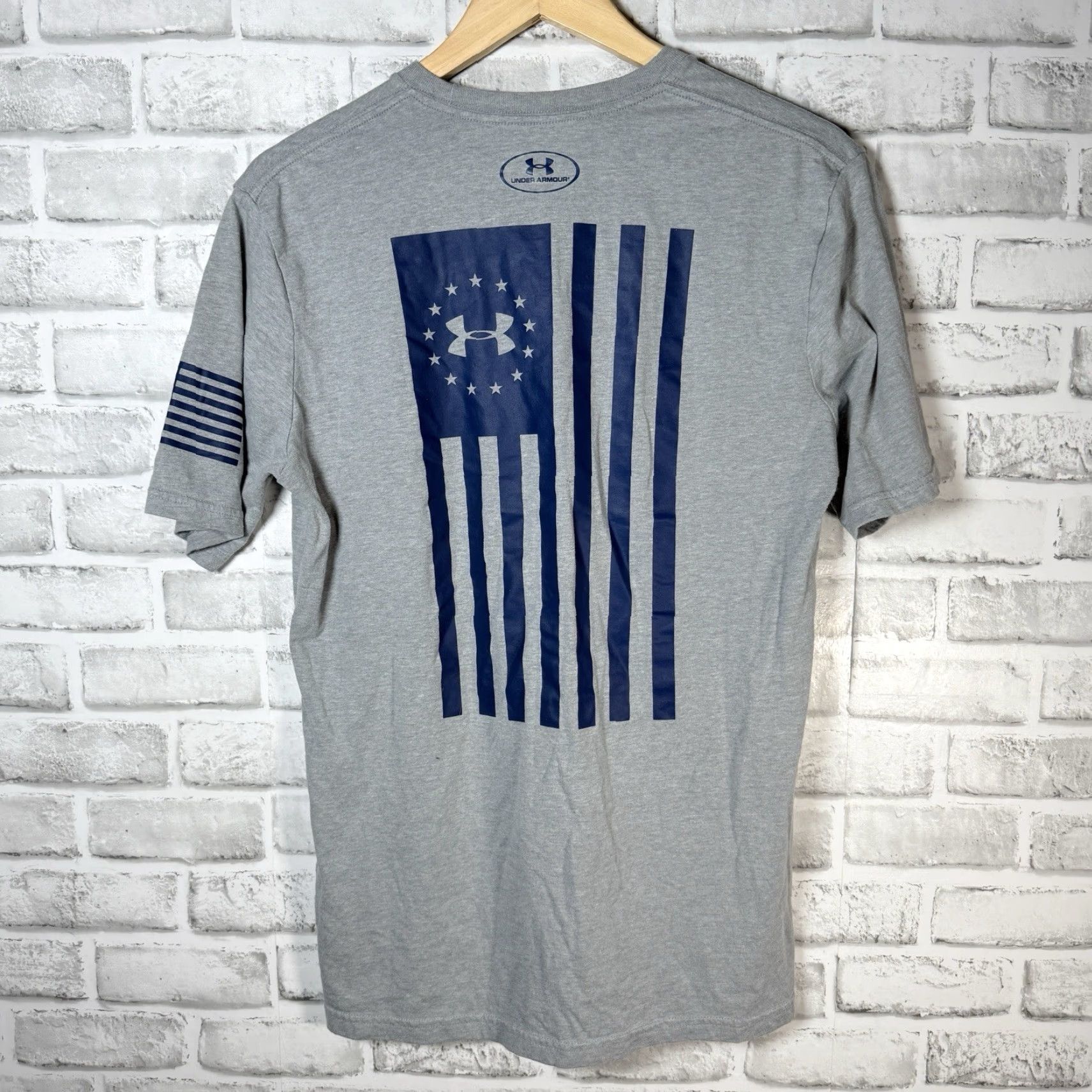 Under Armour VINTAGE Under Armour T-Shirt Men Gray HeatGear Freedom Graphic 90s Casual Mens Size M Size US M / EU 48-50 / 2 - 5 Thumbnail