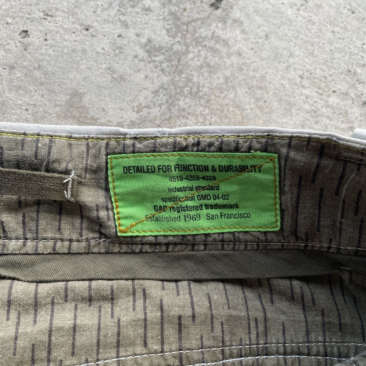 Vintage Vintage Gap Faded/Stain/Dirty Cargo Pants Workwear Tactical Size US 36 / EU 52 - 7 Thumbnail