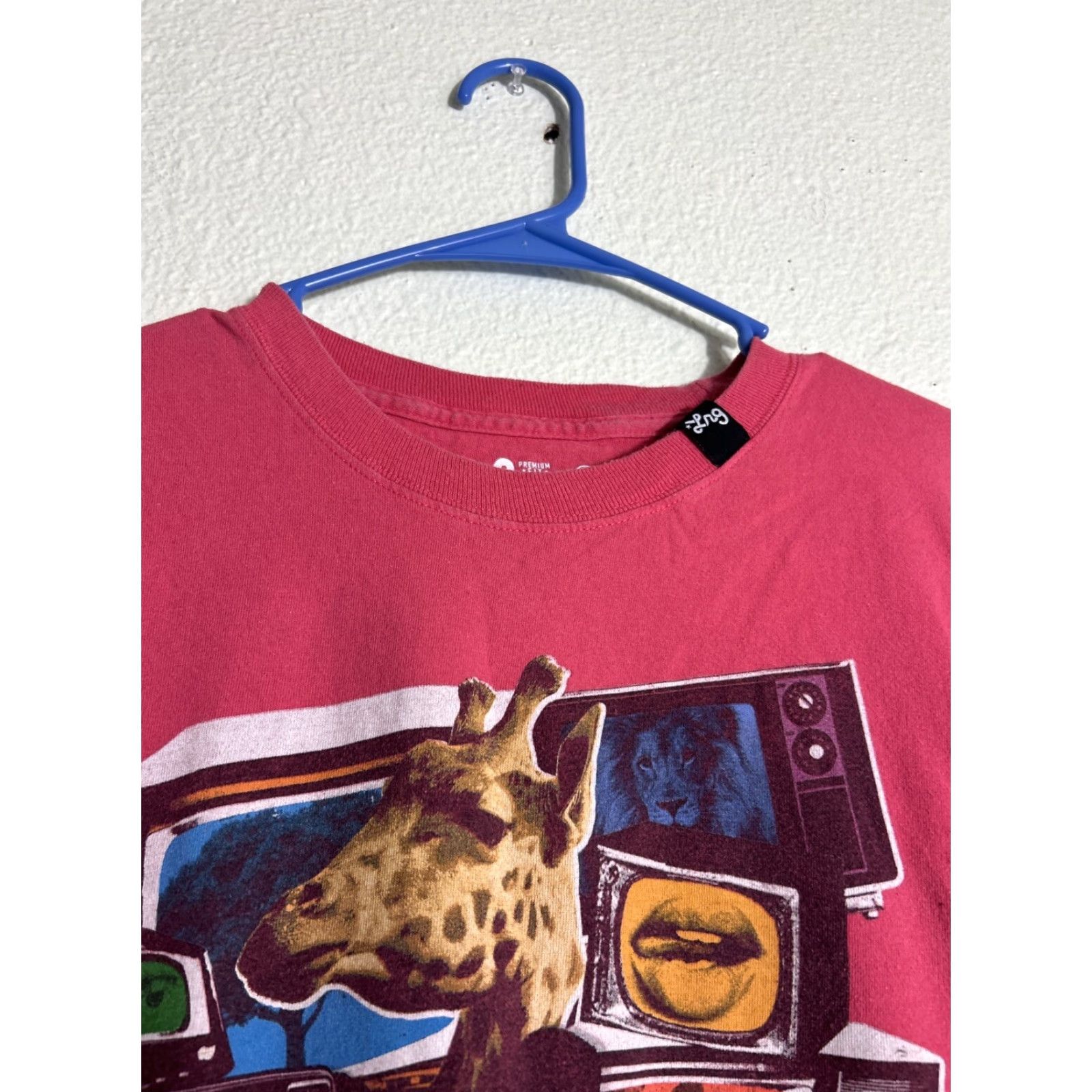 Pinko LRG Mens Large T Shirt Short Sleeve Pink Panda TVs Stained Lifted Research Group Size US L / EU 52-54 / 3 - 3 Thumbnail